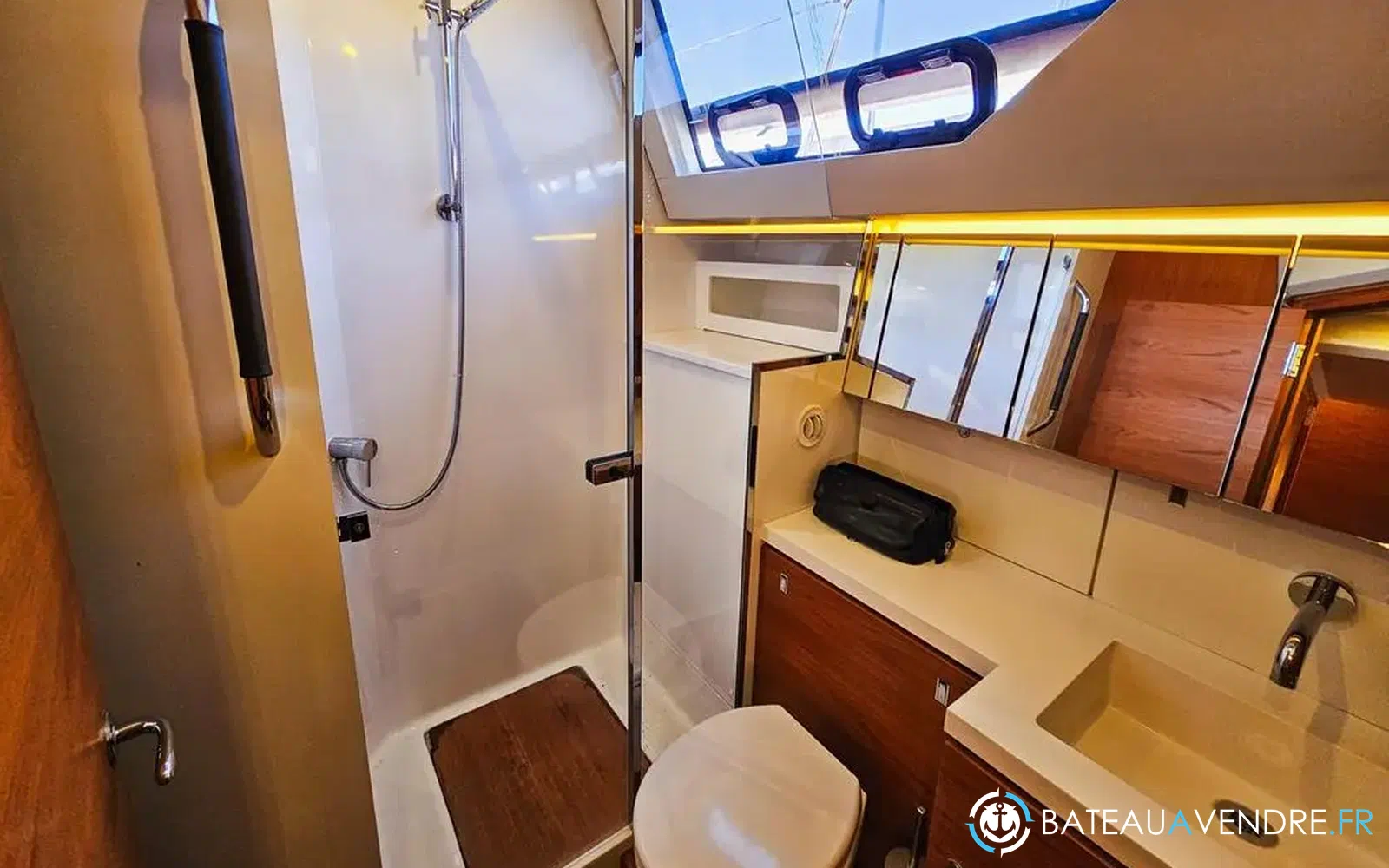slider 13 Wauquiez Pilot Saloon 48