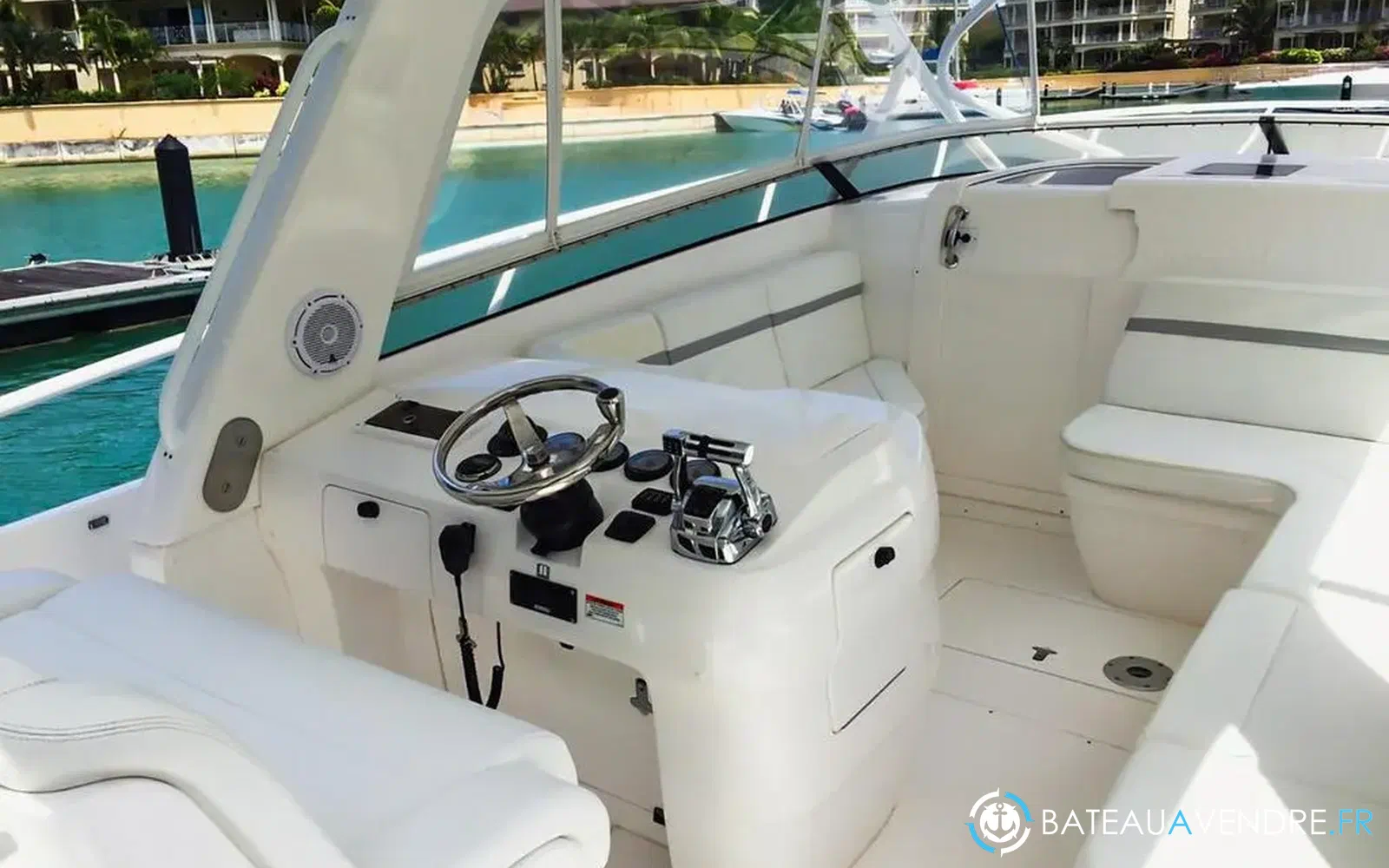 slider 10 Intrepid Miami 390 Sport Yacht