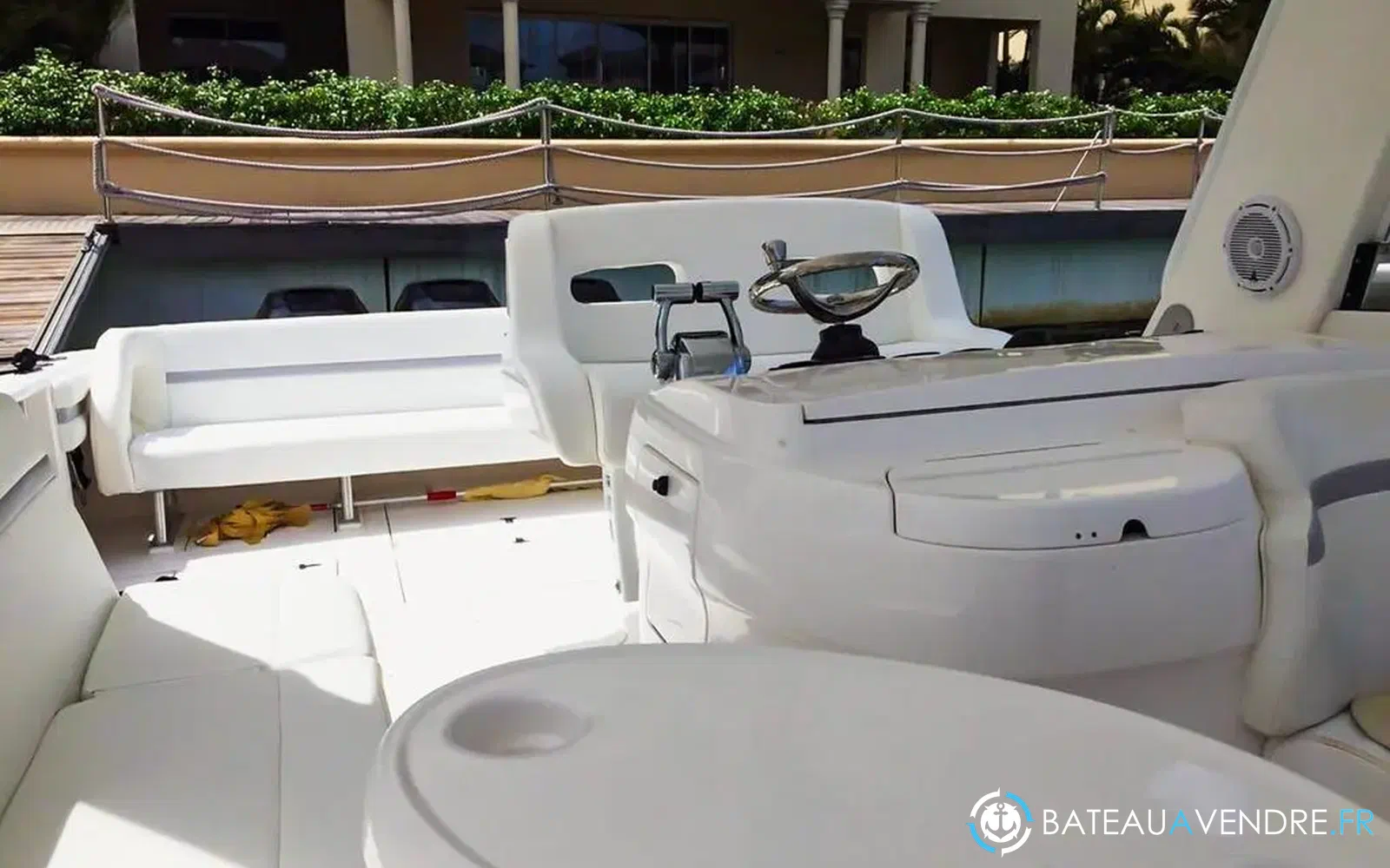 slider 15 Intrepid Miami 390 Sport Yacht