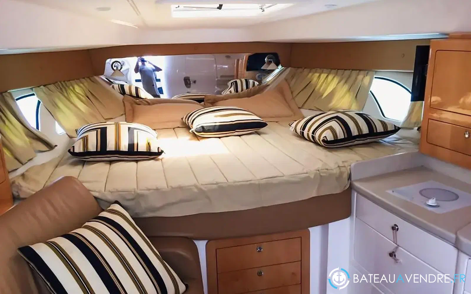 slider 24 Intrepid Miami 390 Sport Yacht