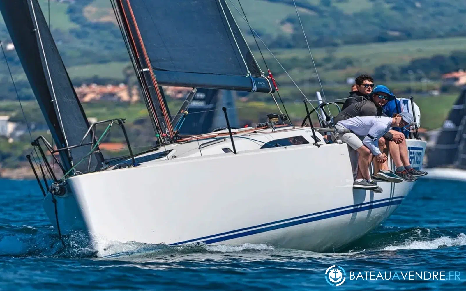 slider 1 J Boats 121 DARKWOOD