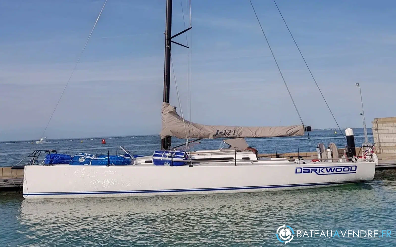 slider 3 J Boats 121 DARKWOOD