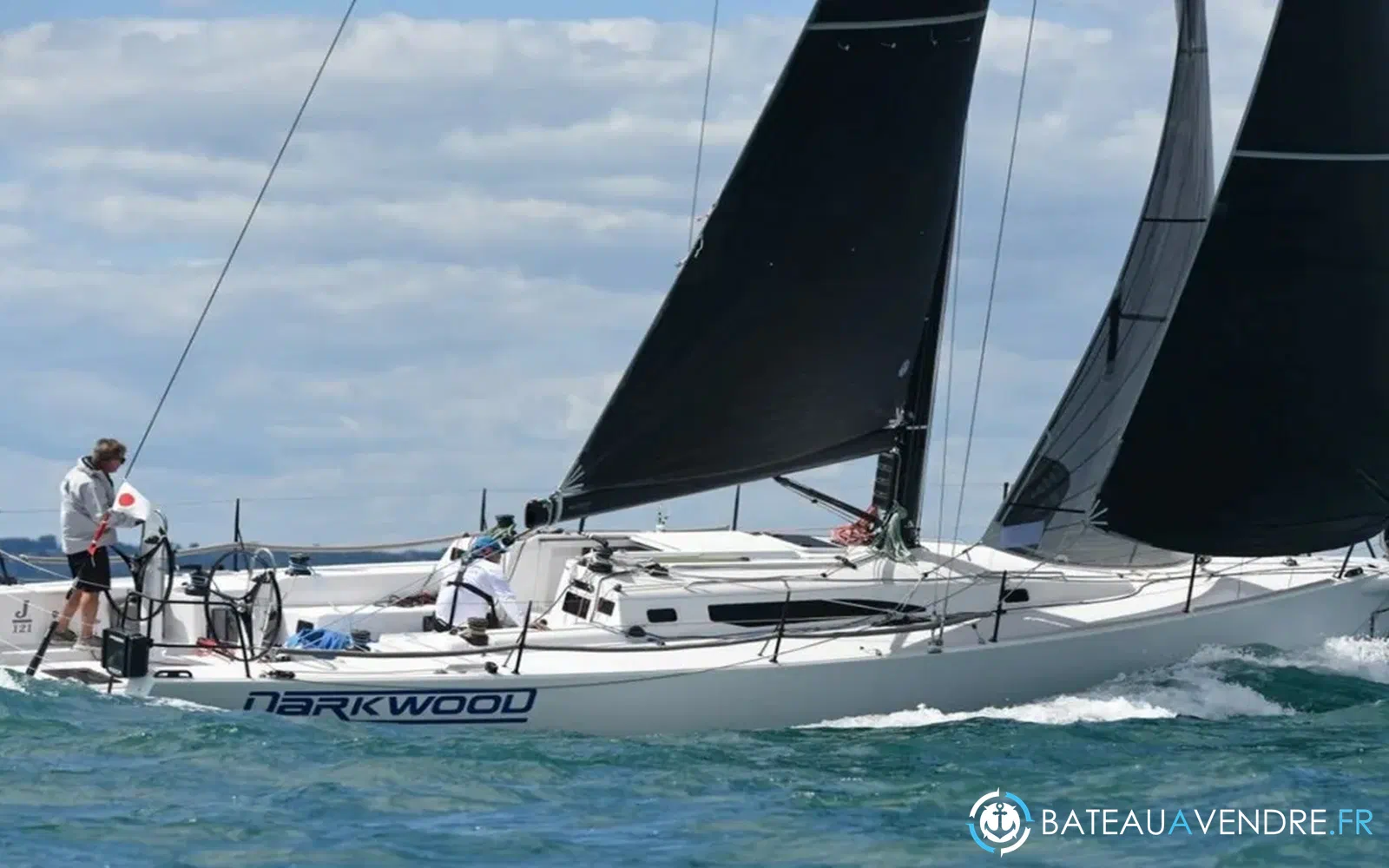 slider 5 J Boats 121 DARKWOOD