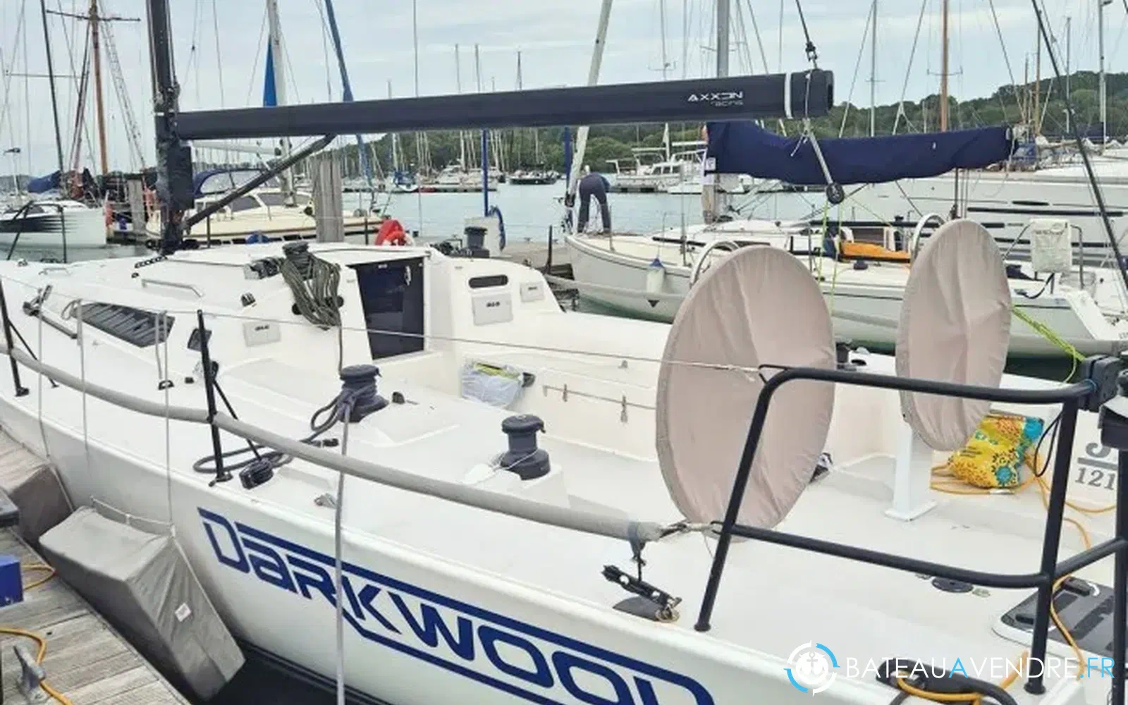 slider 8 J Boats 121 DARKWOOD