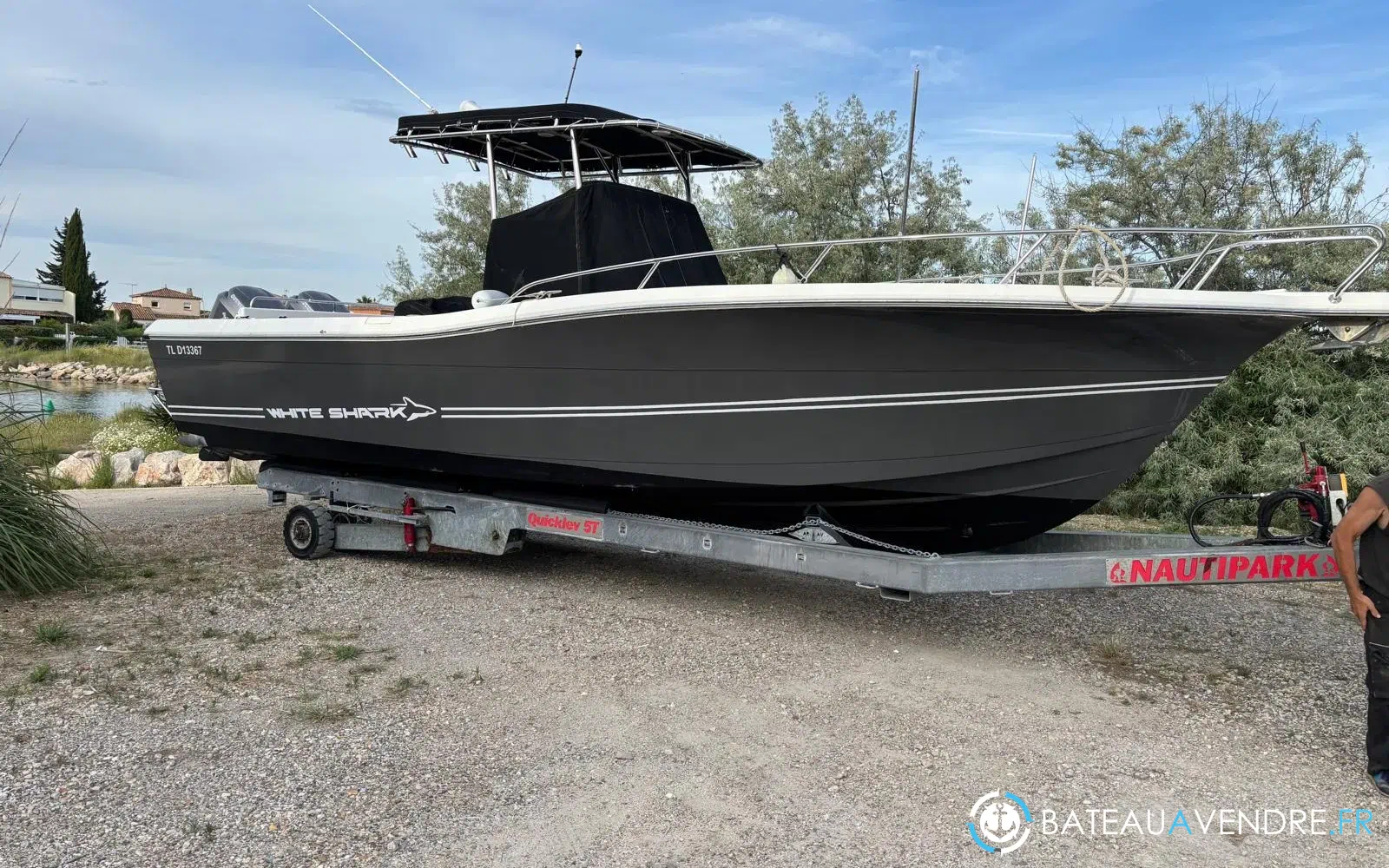 slider 21 Kelt White Shark 285