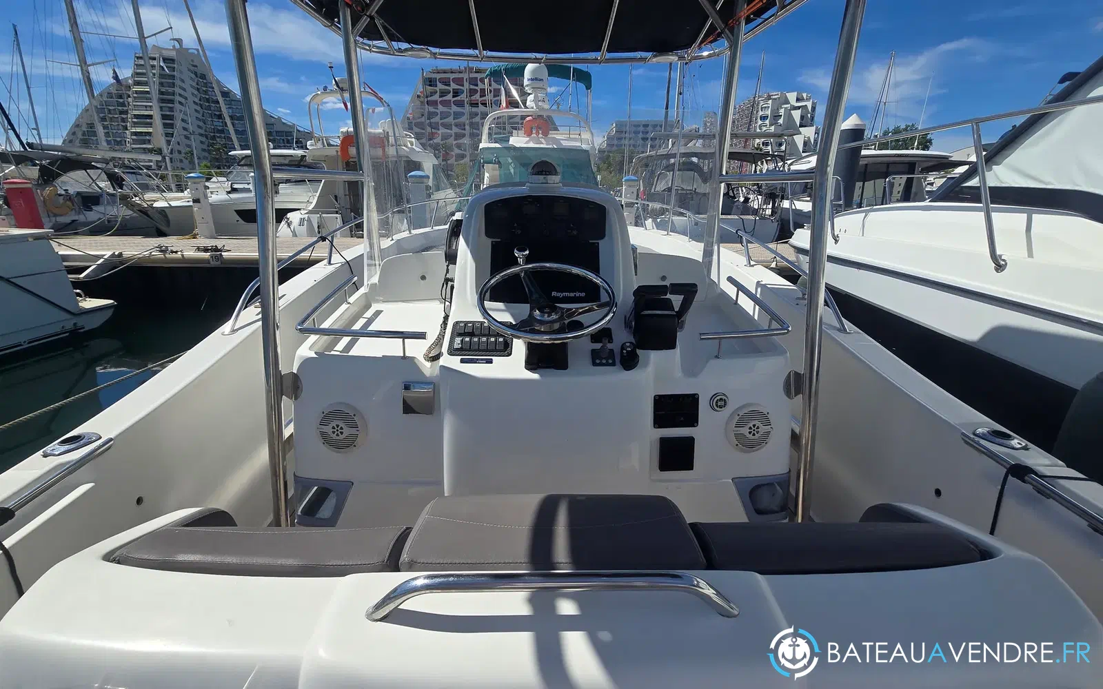 slider 15 Kelt White Shark 285