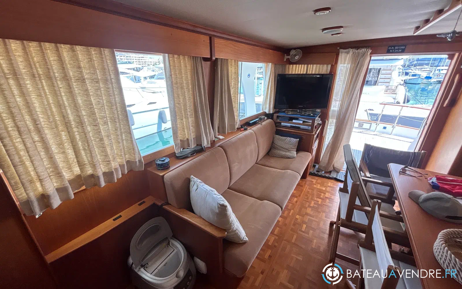 slider 16 Grand Banks 52 Europa