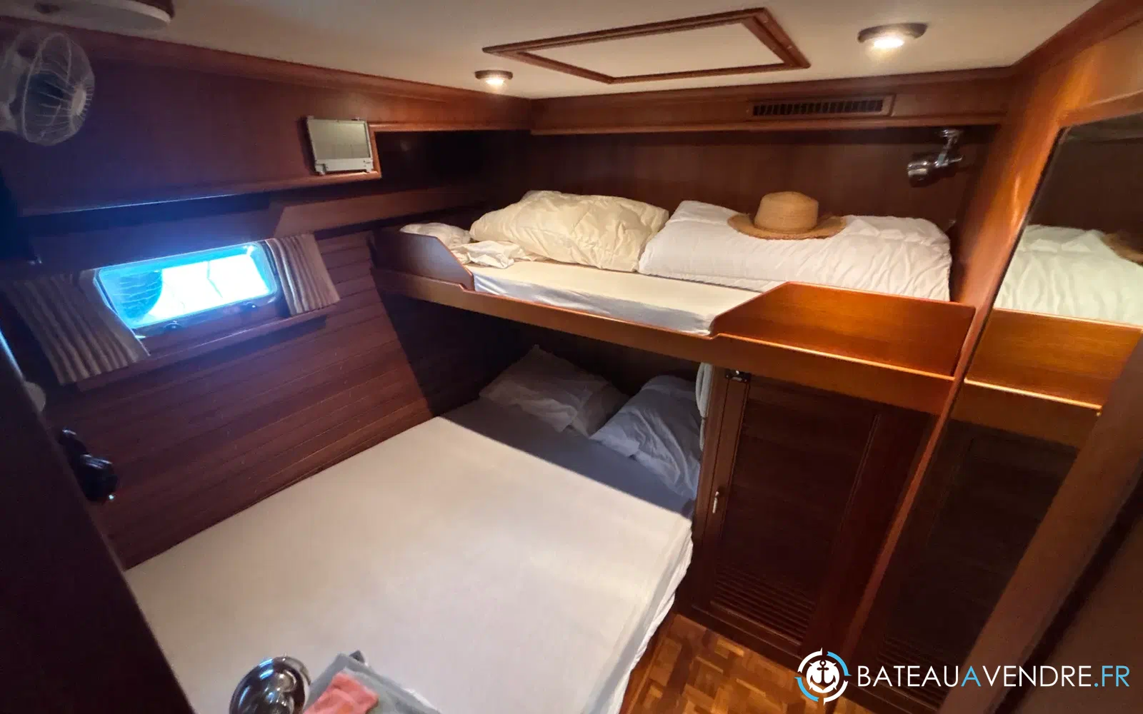 slider 24 Grand Banks 52 Europa