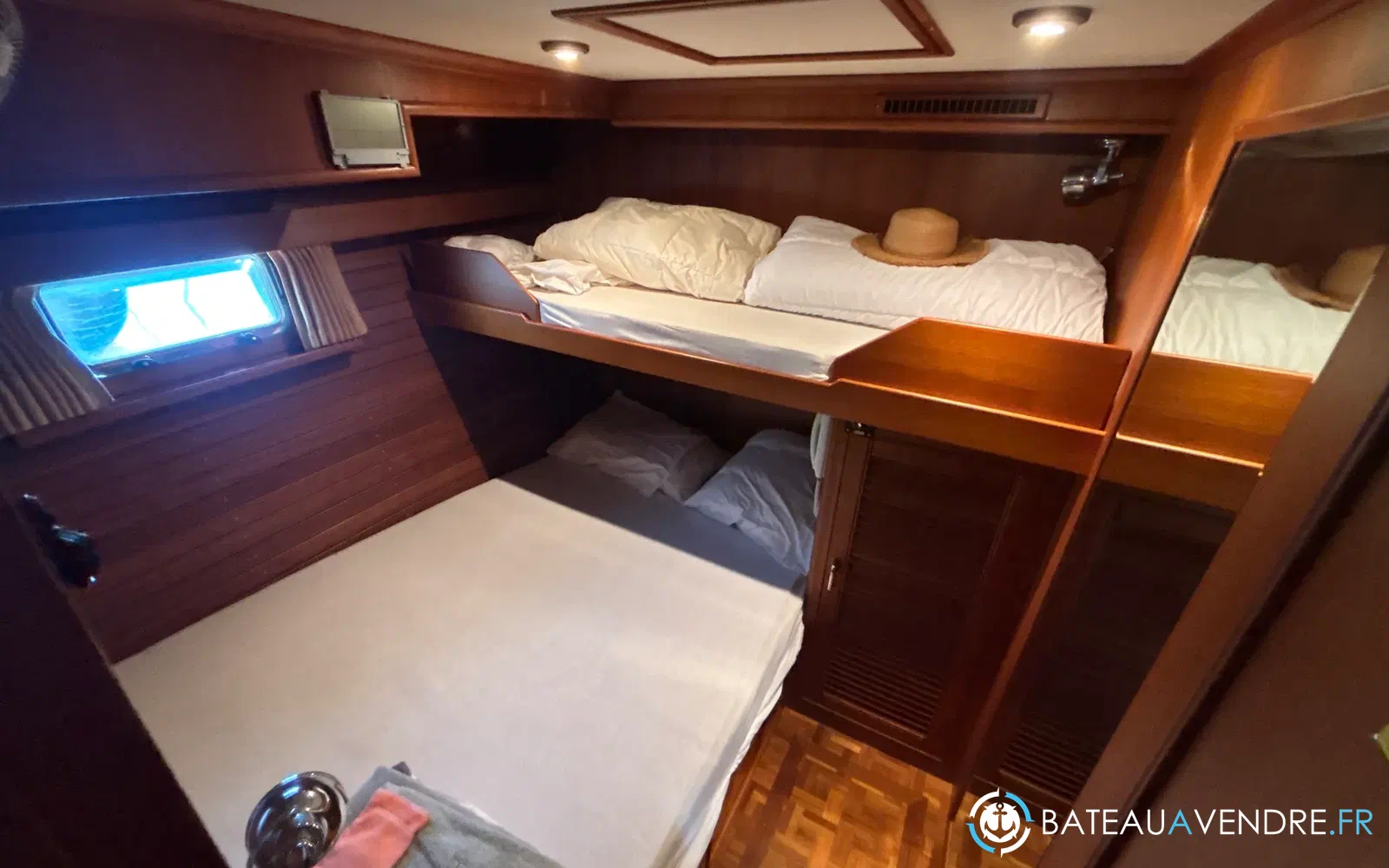 slider 25 Grand Banks 52 Europa