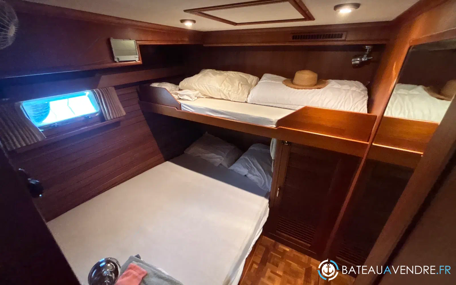 slider 26 Grand Banks 52 Europa