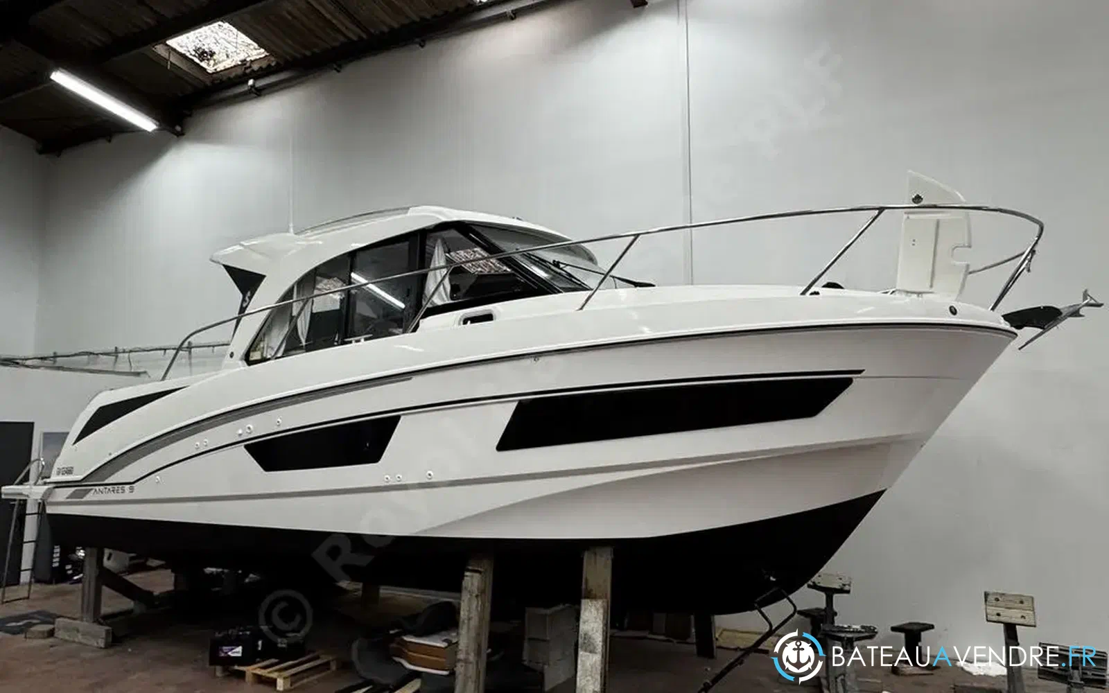 slider 0 Beneteau Antares 9 OB