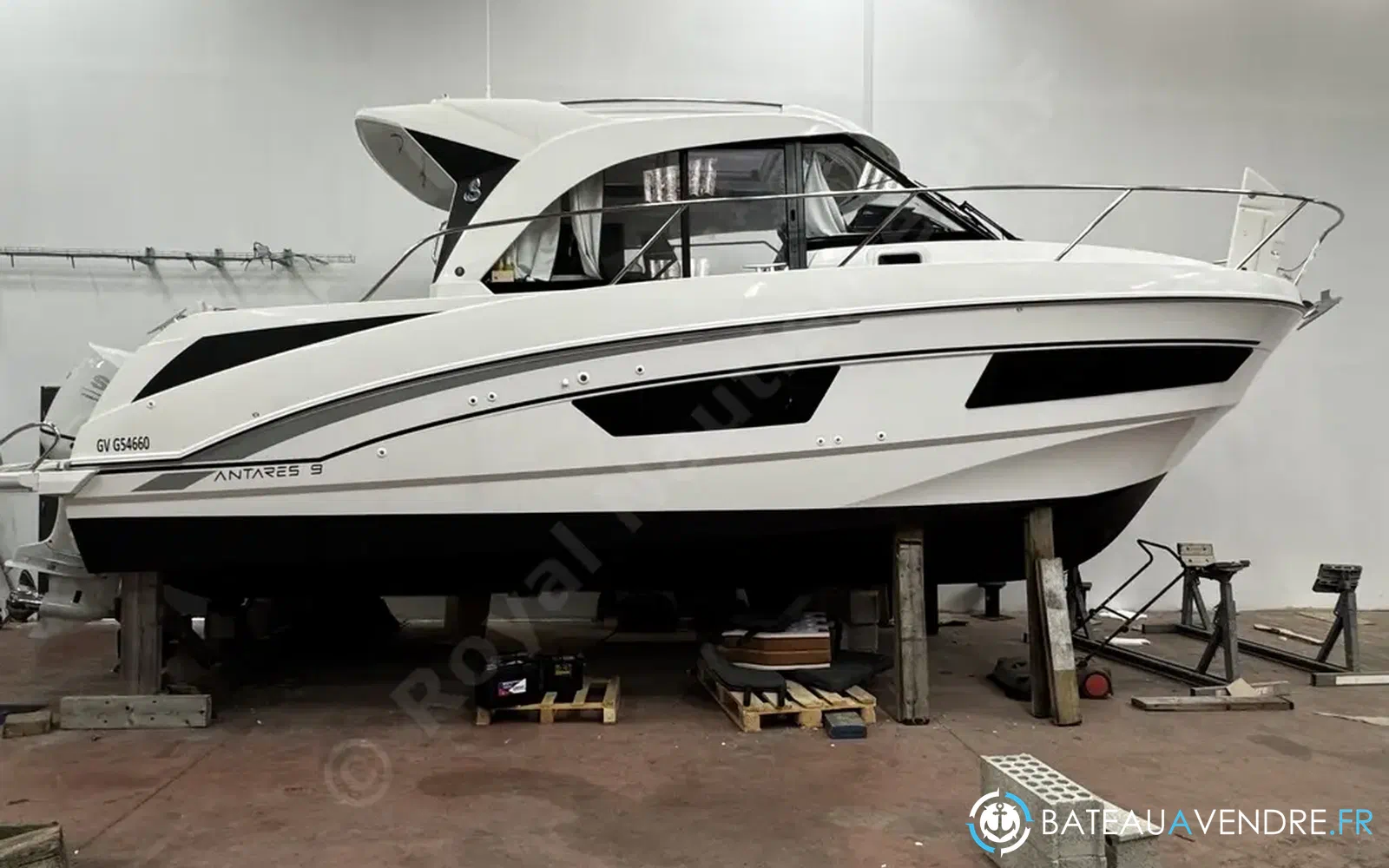 slider 1 Beneteau Antares 9 OB