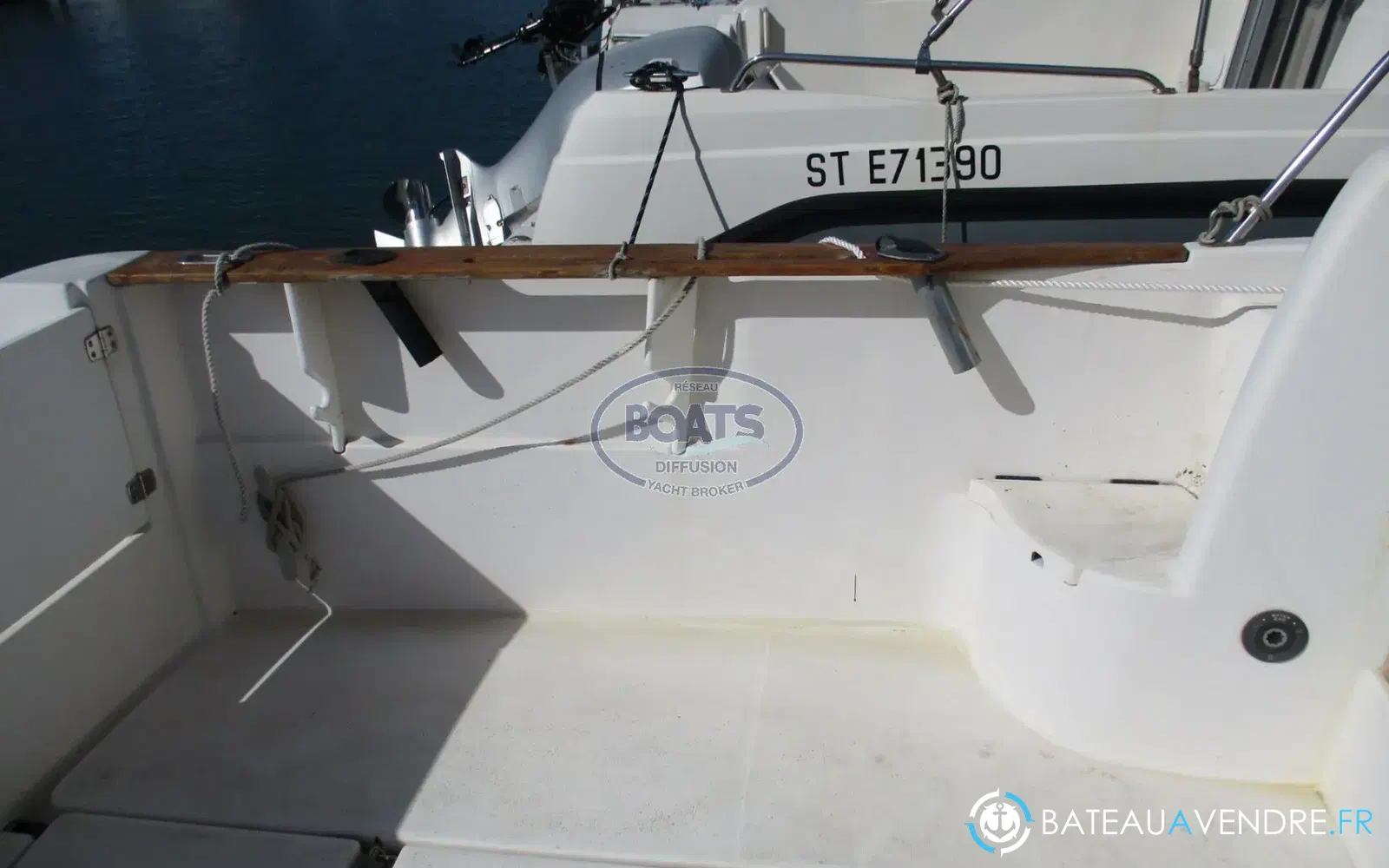 slider 4 Jeanneau Merry Fisher 695