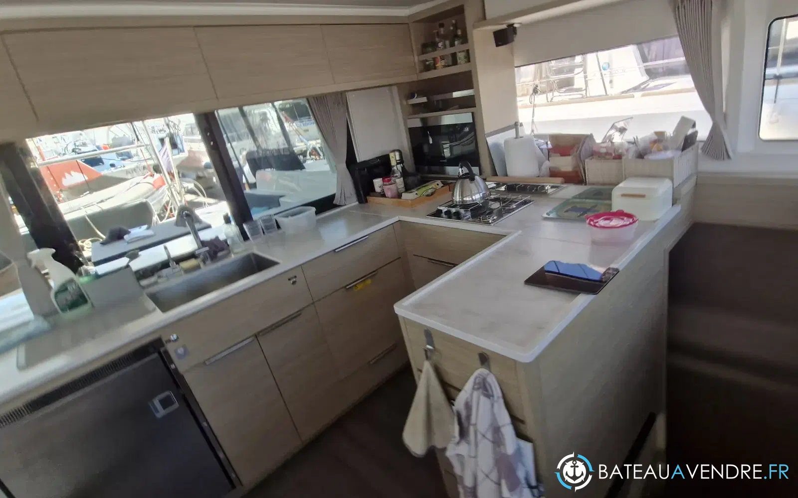 slider 38 Lagoon 46
