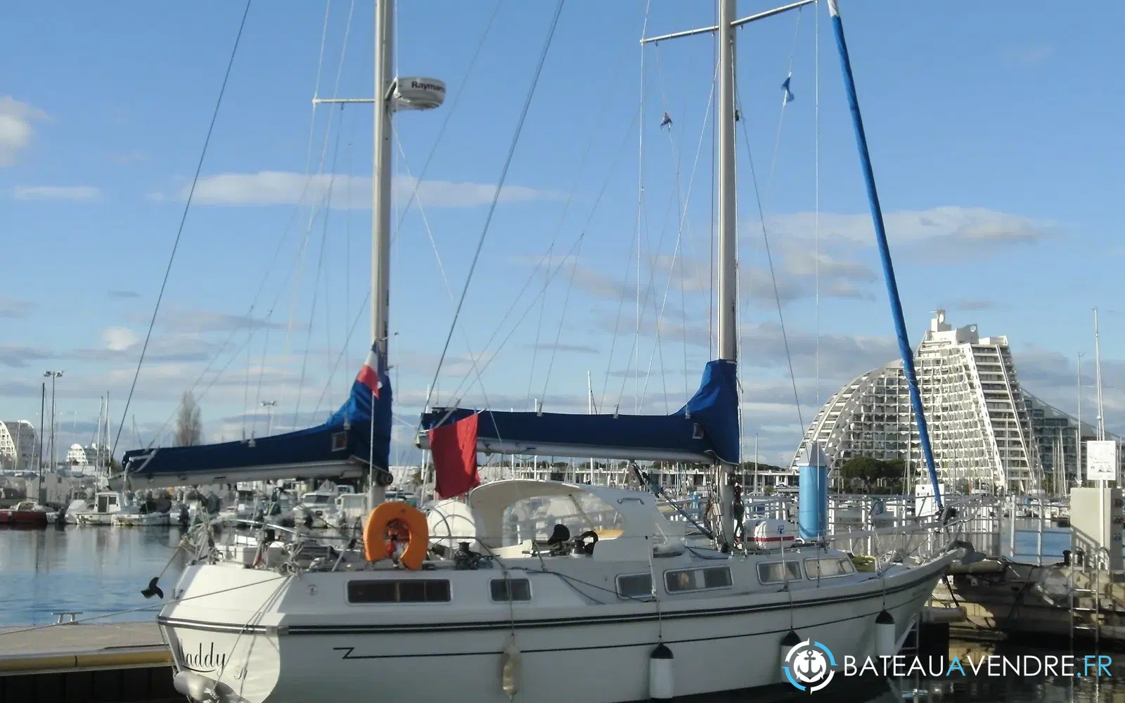 slider 30 Thames Marine Mirage 37