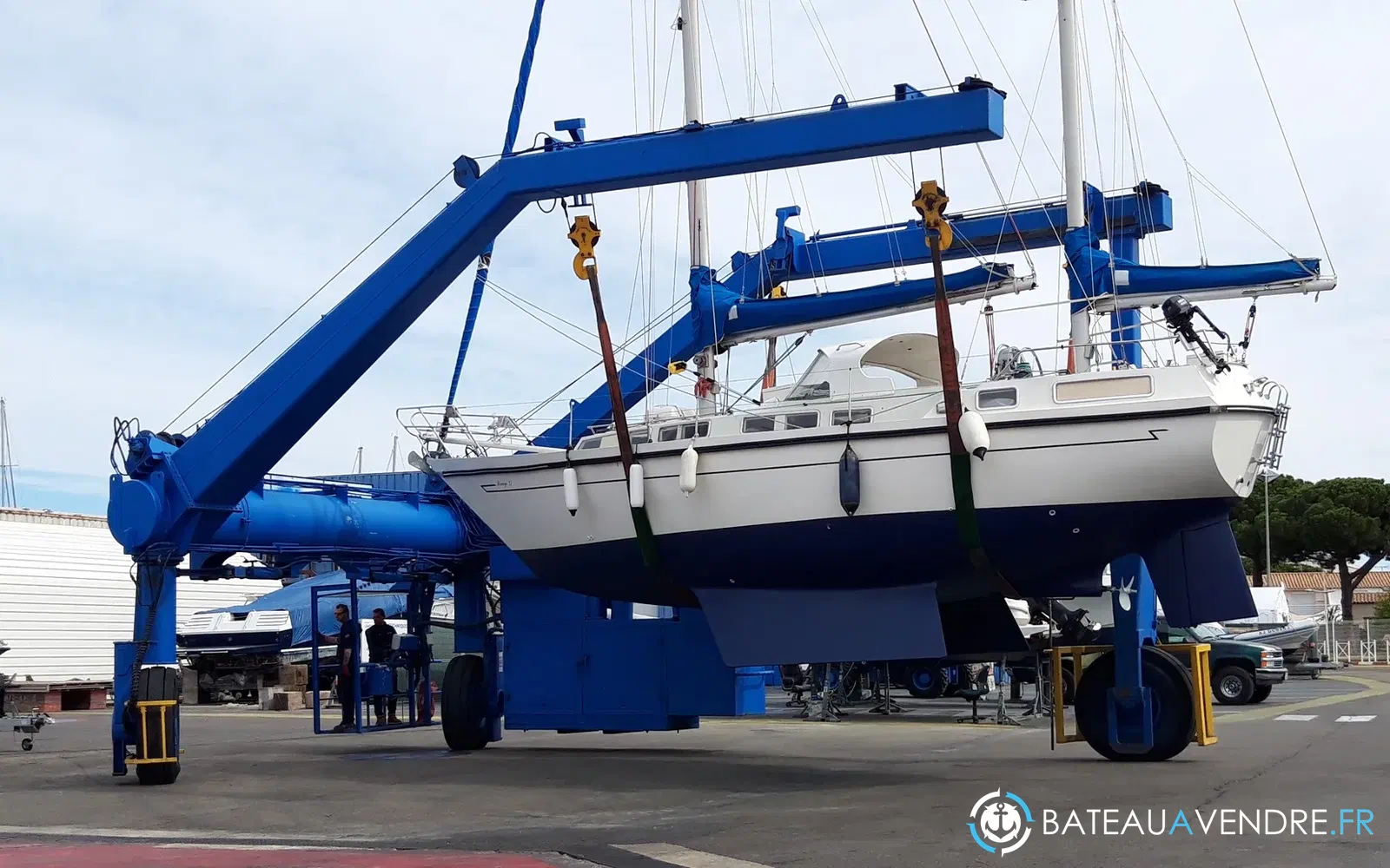 slider 31 Thames Marine Mirage 37
