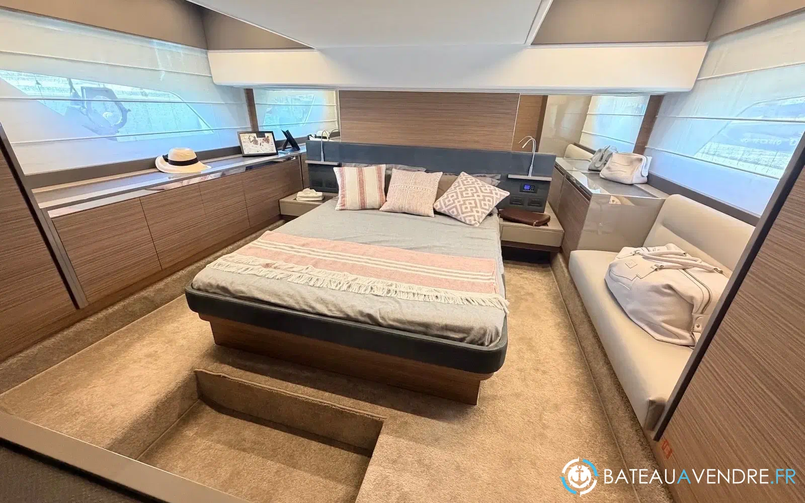 slider 14 Ferretti 450