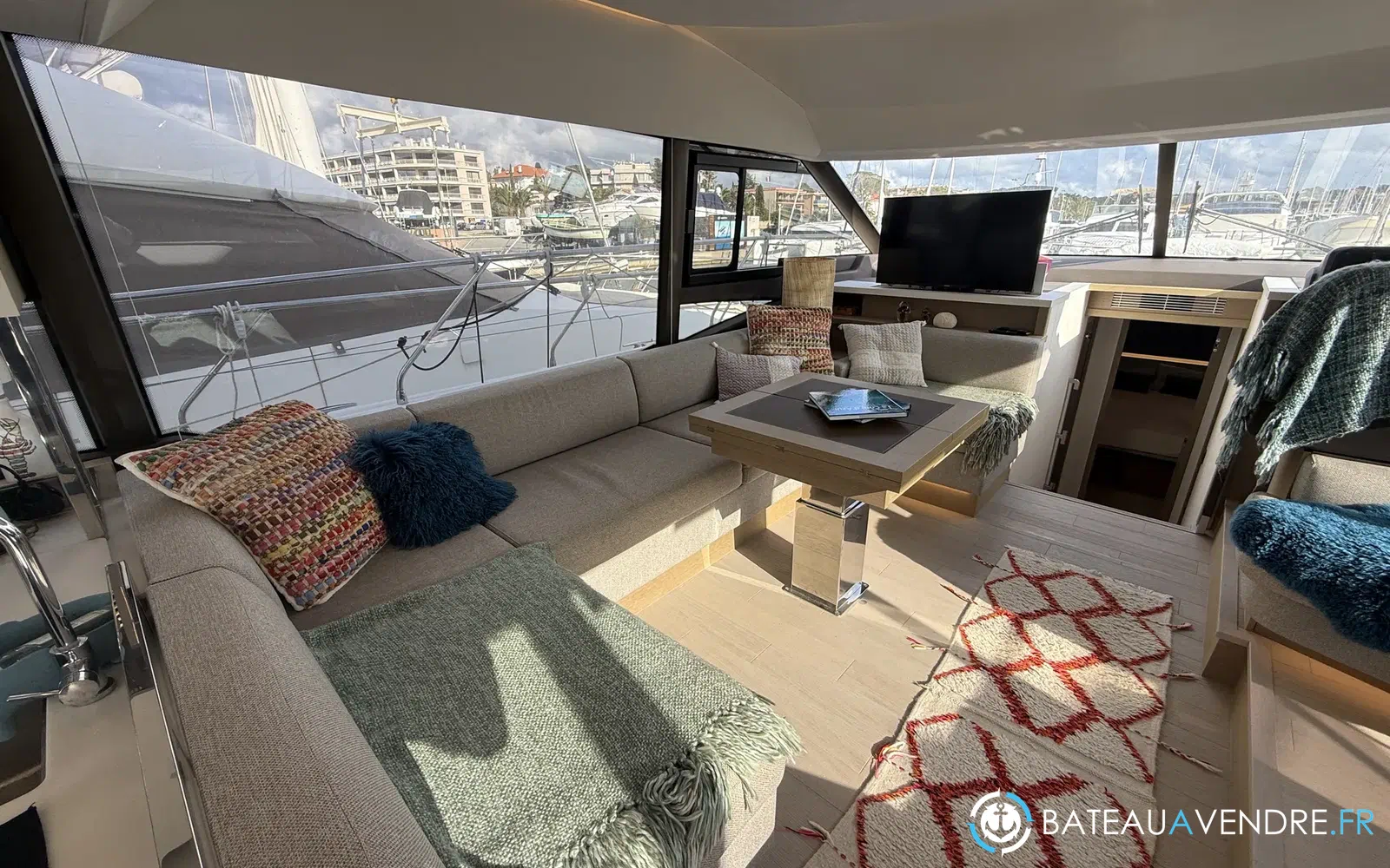 slider 10 Jeanneau Prestige 590