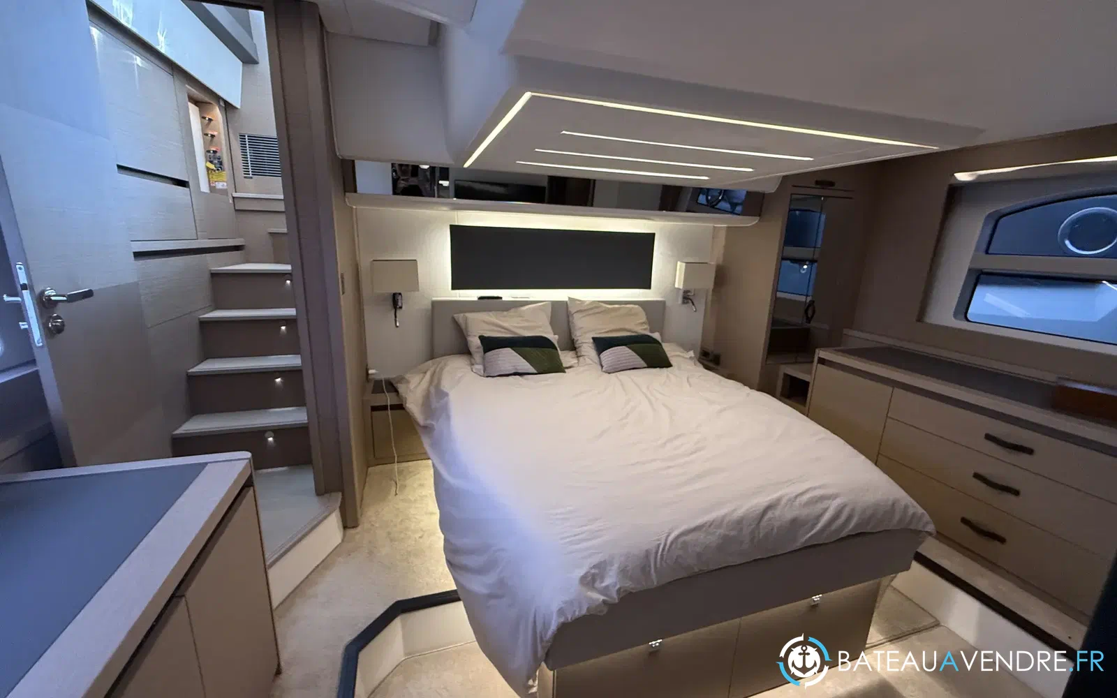 slider 17 Jeanneau Prestige 590
