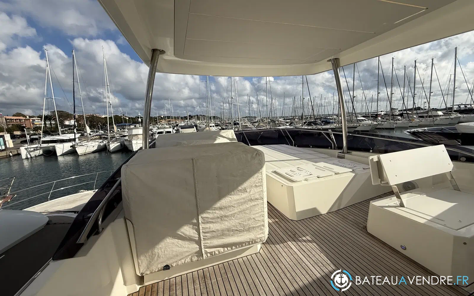 slider 20 Jeanneau Prestige 590
