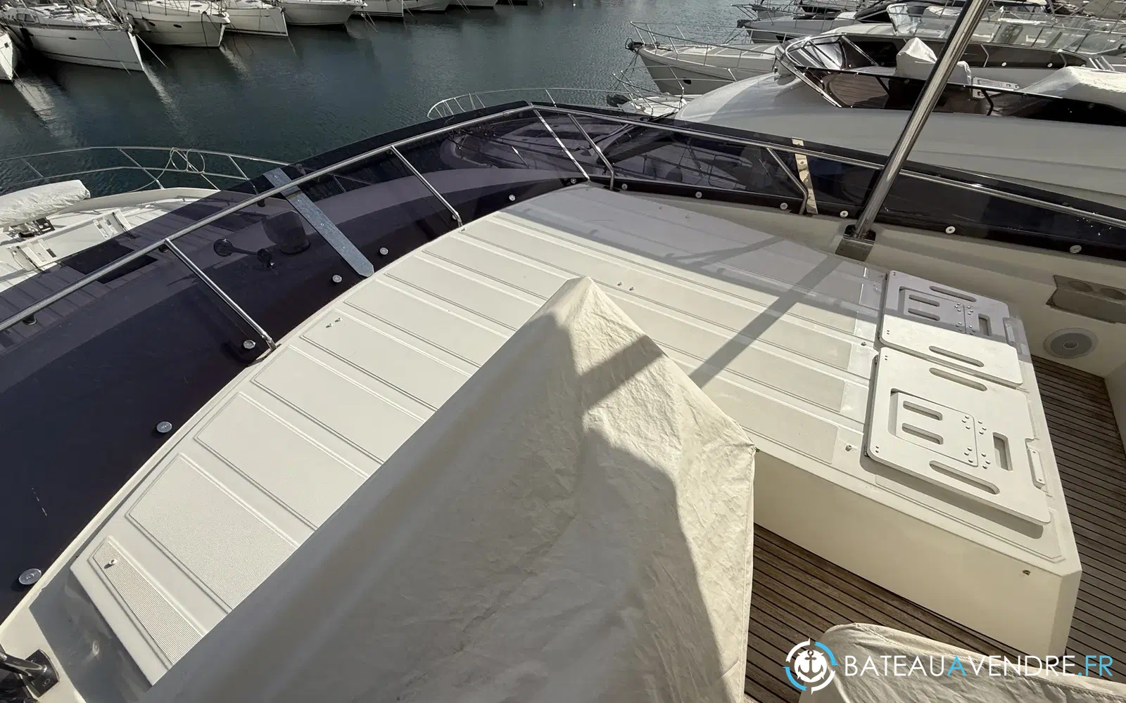 slider 22 Jeanneau Prestige 590