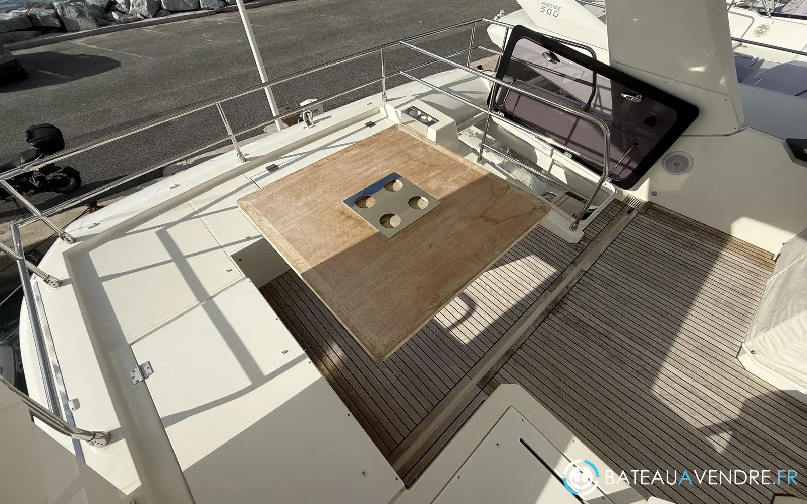 slider 23 Jeanneau Prestige 590