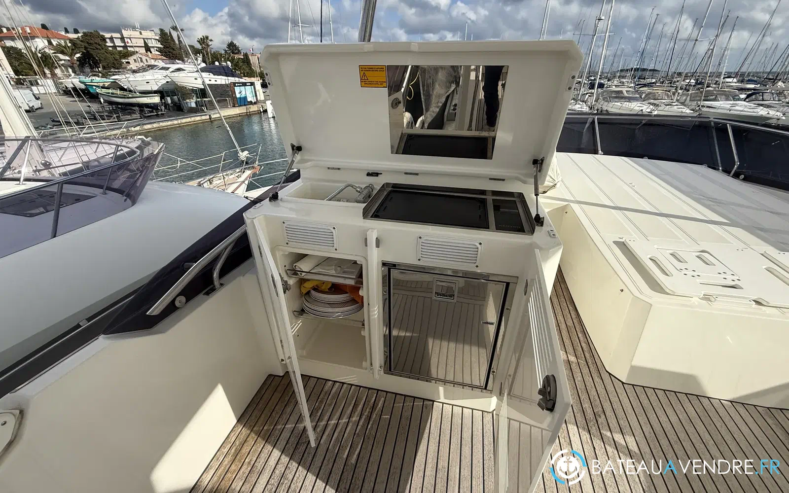 slider 24 Jeanneau Prestige 590