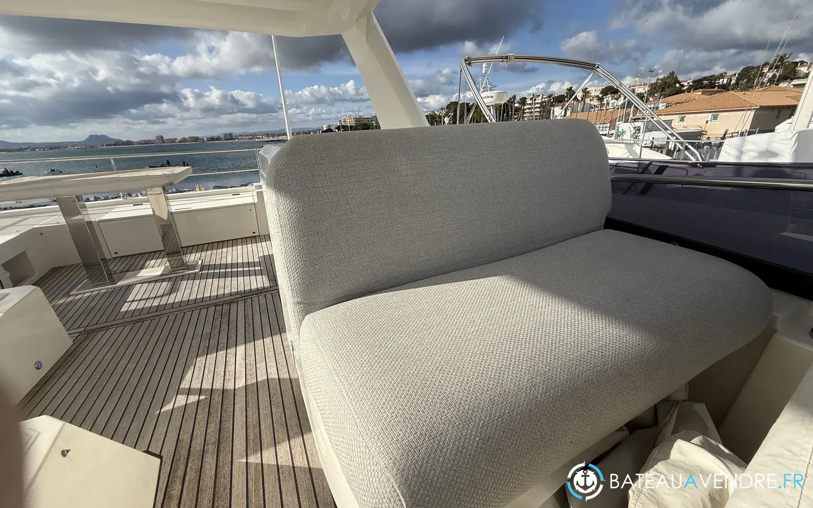 slider 25 Jeanneau Prestige 590