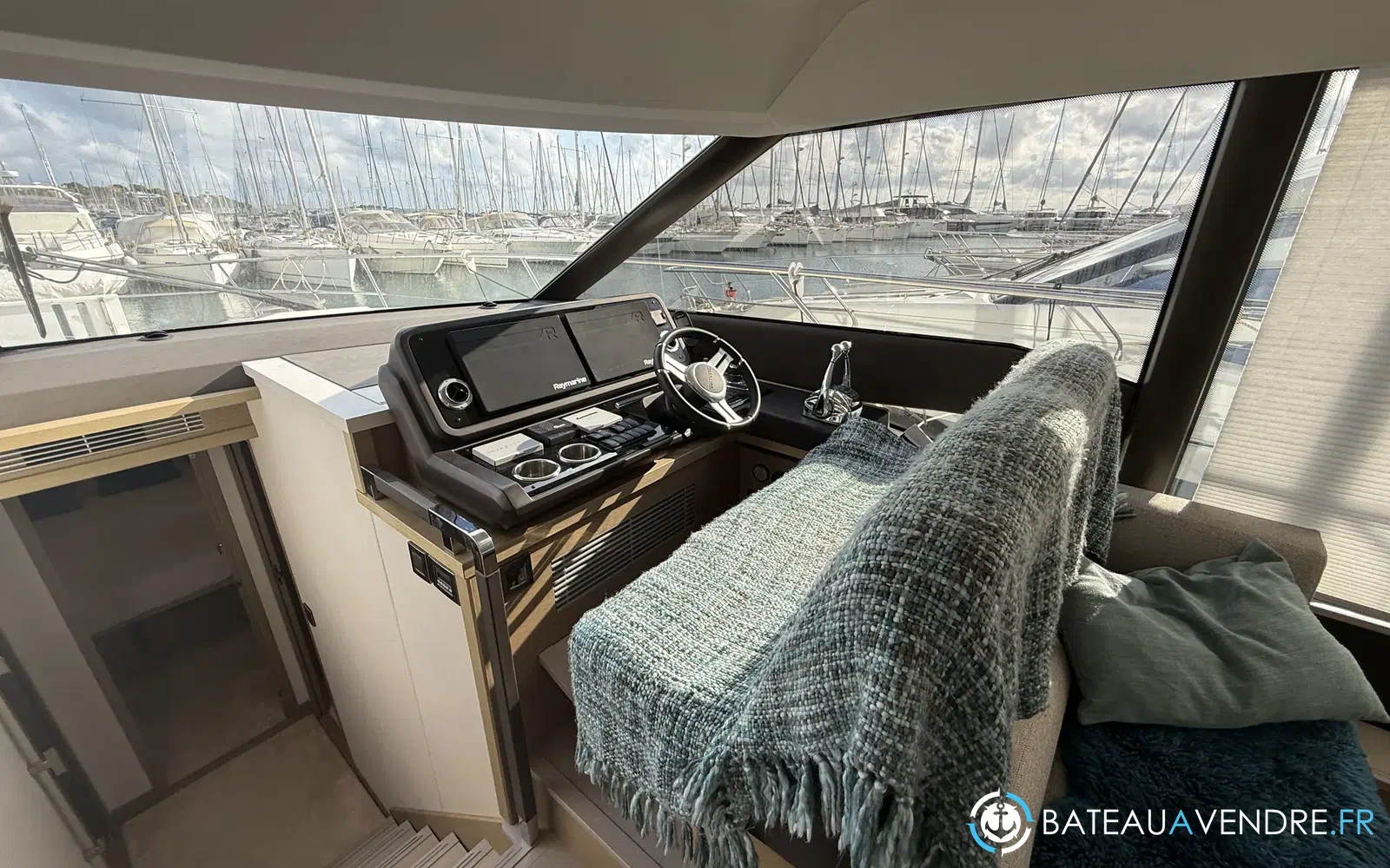 slider 8 Jeanneau Prestige 590