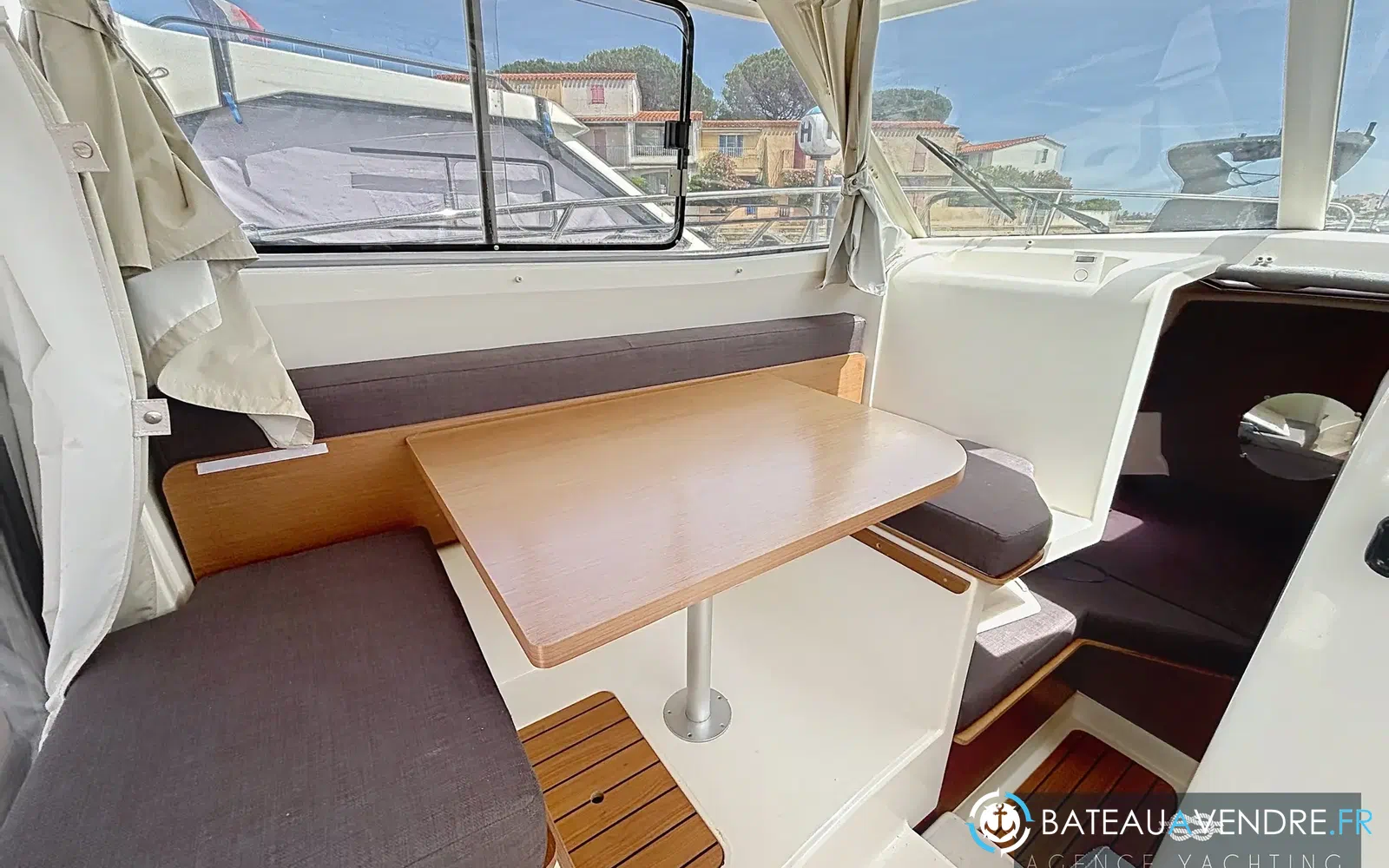 slider 2 Jeanneau Merry Fisher 725