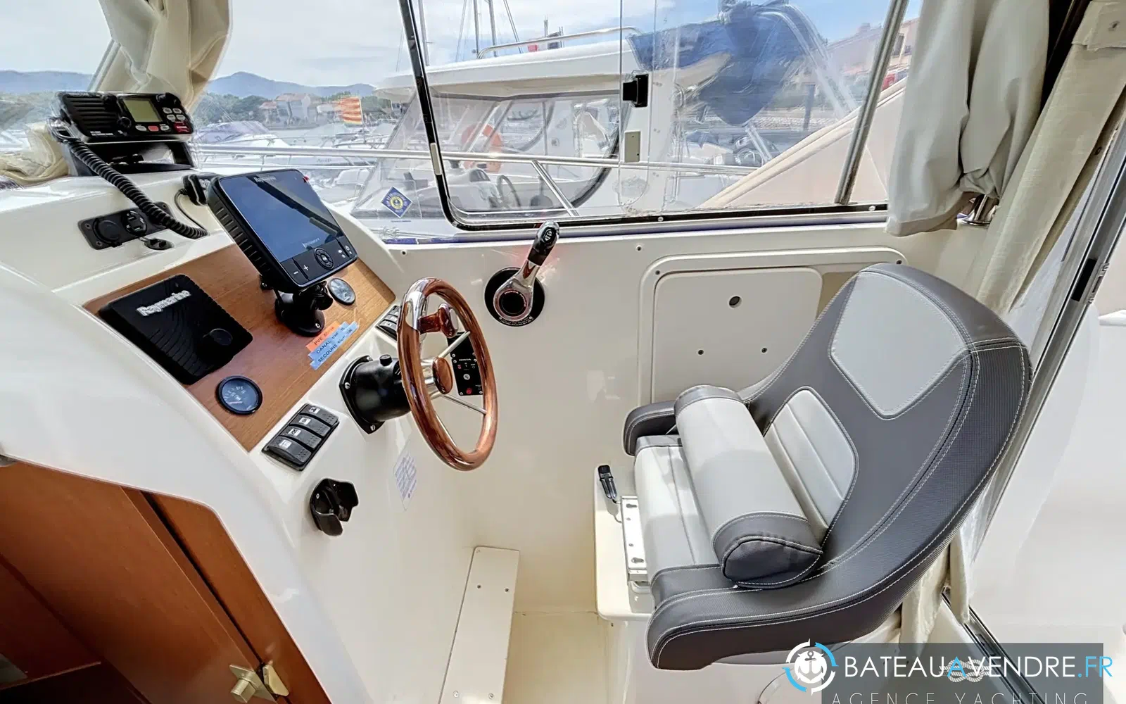 slider 6 Jeanneau Merry Fisher 725