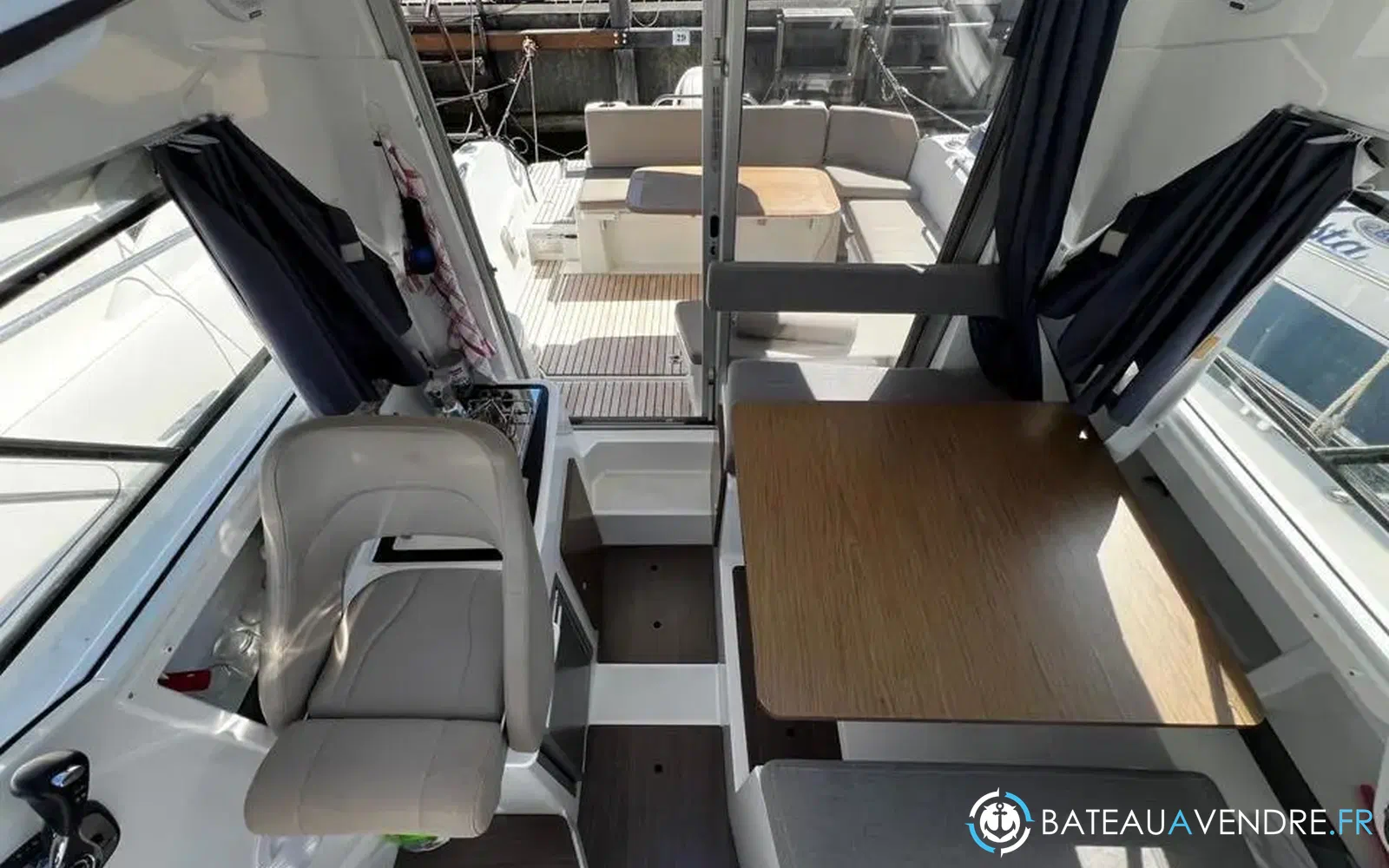 slider 11 Beneteau Antares 8