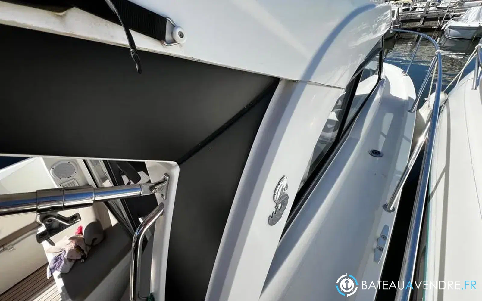 slider 14 Beneteau Antares 8