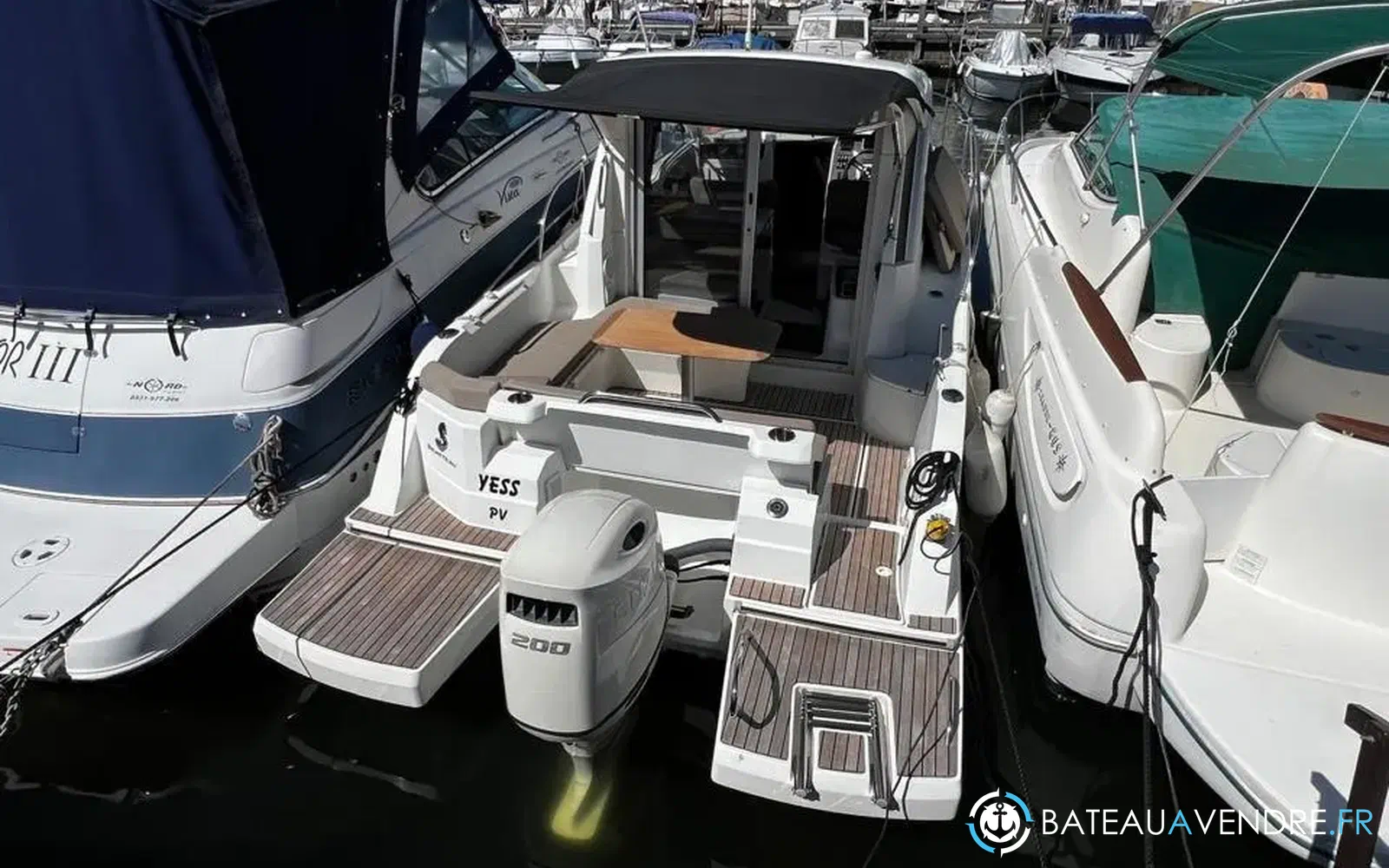 slider 1 Beneteau Antares 8