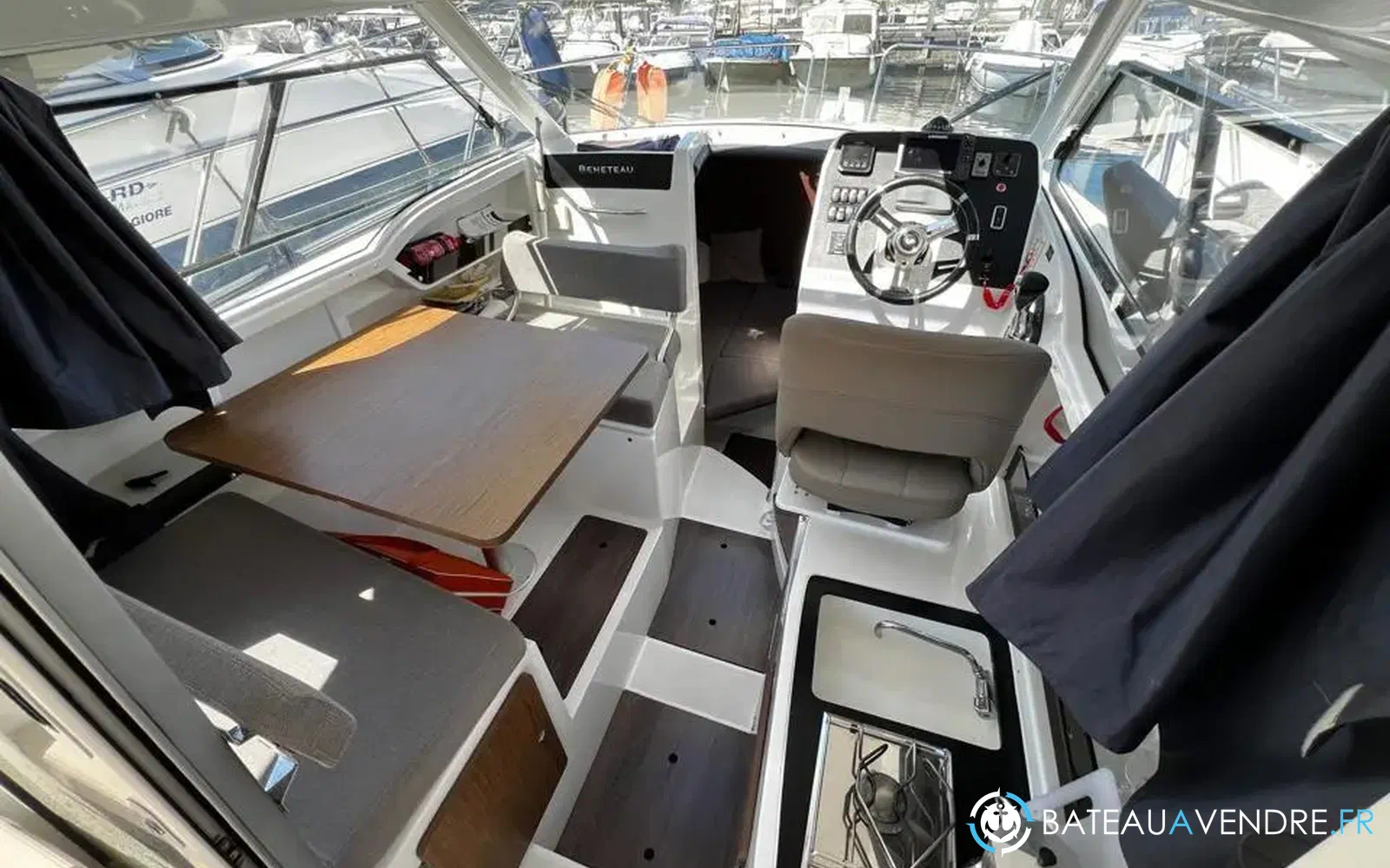 slider 5 Beneteau Antares 8