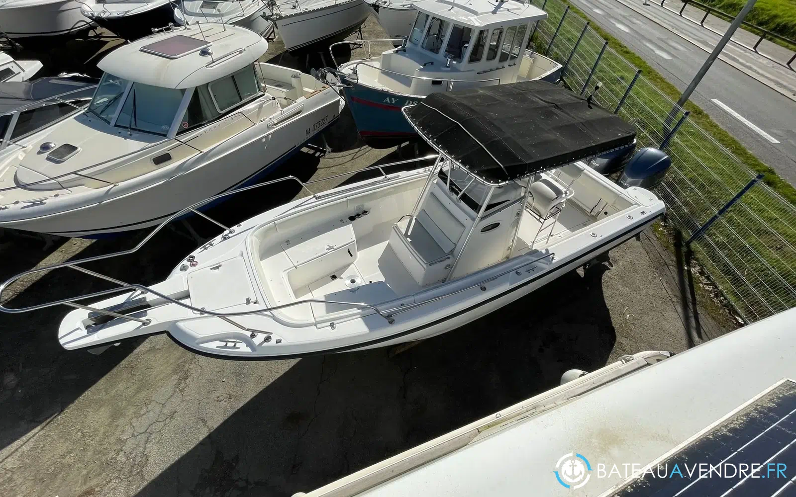 slider 1 Boston Whaler 260 Outrage