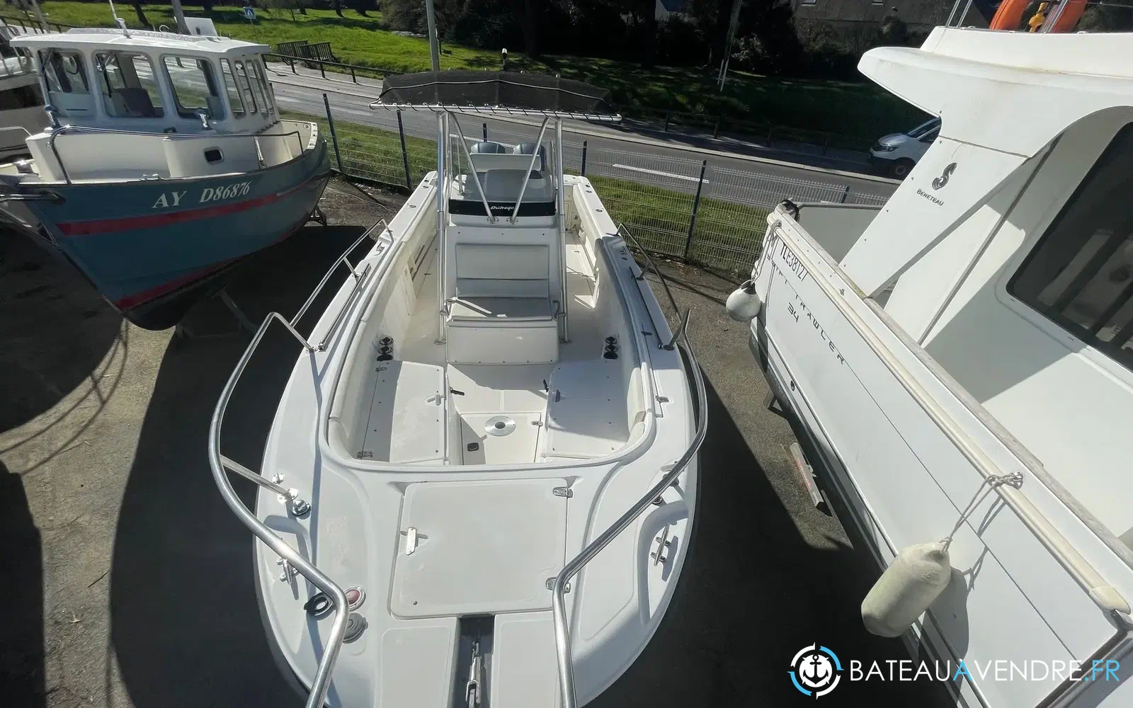 slider 2 Boston Whaler 260 Outrage