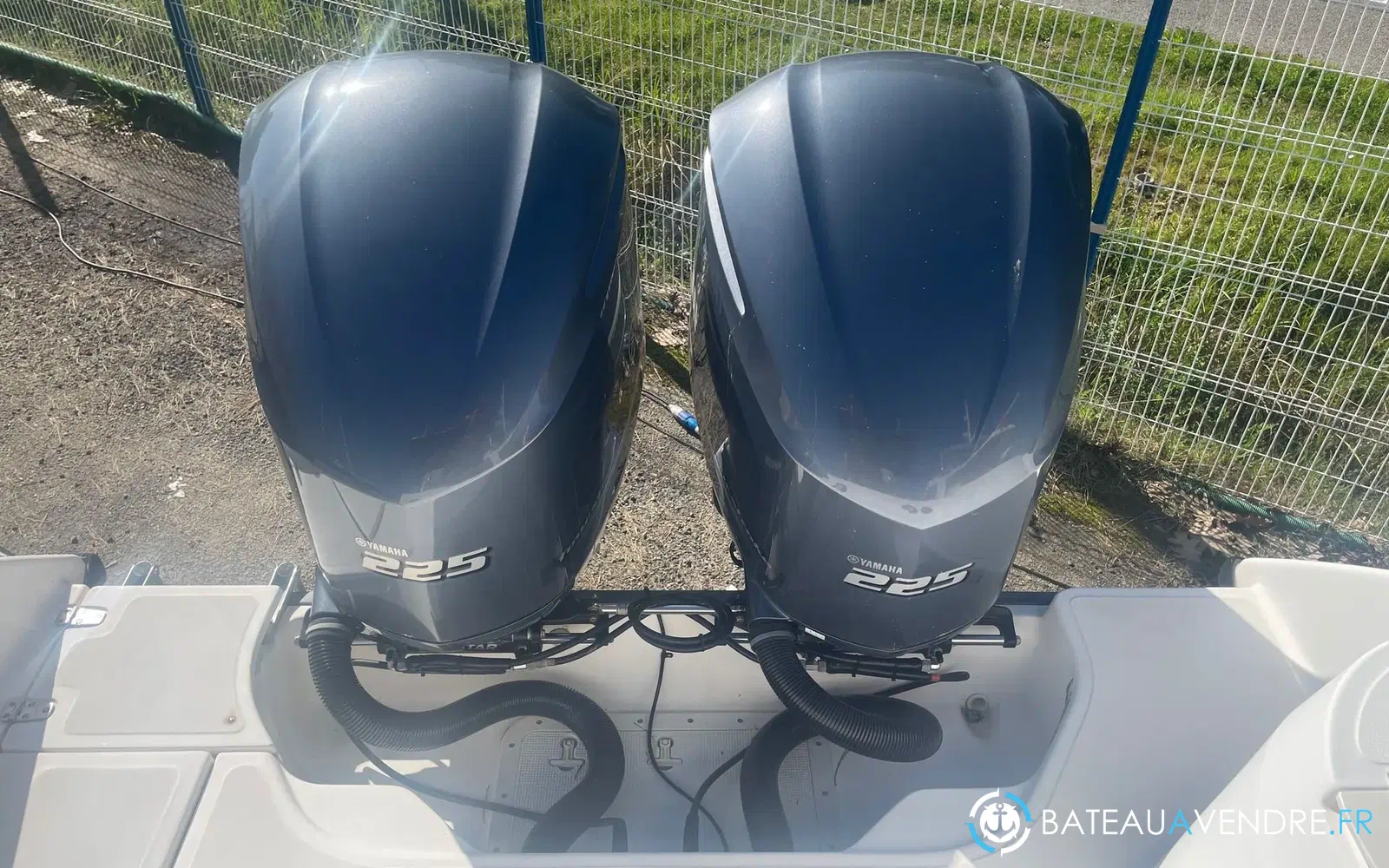 slider 6 Boston Whaler 260 Outrage