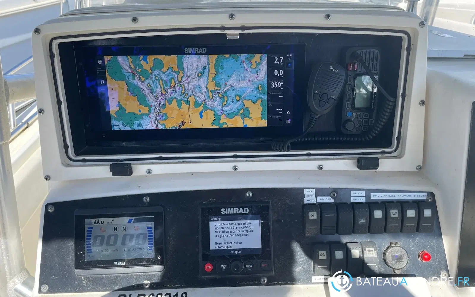 slider 8 Boston Whaler 260 Outrage