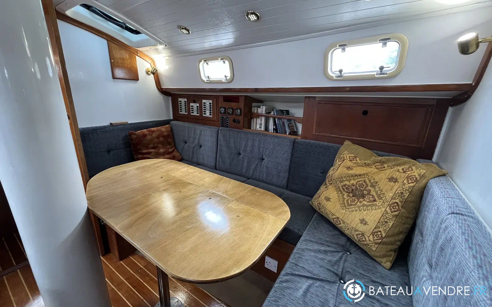 slider 10 Freedom Yachts Freedom 35