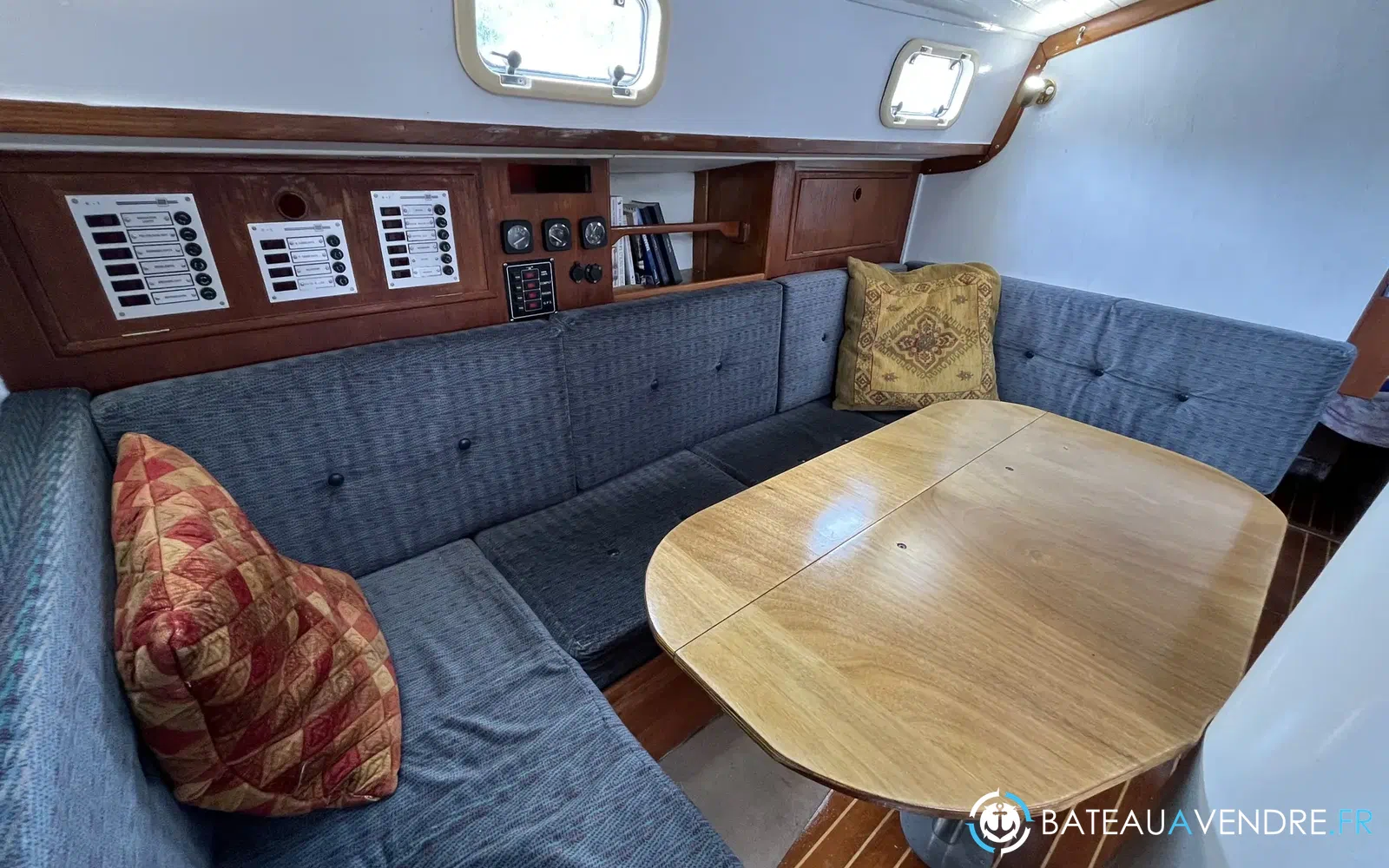 slider 1 Freedom Yachts Freedom 35