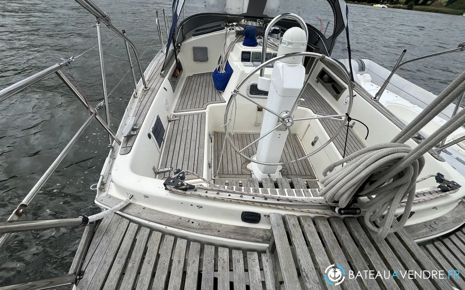 slider 5 Freedom Yachts Freedom 35