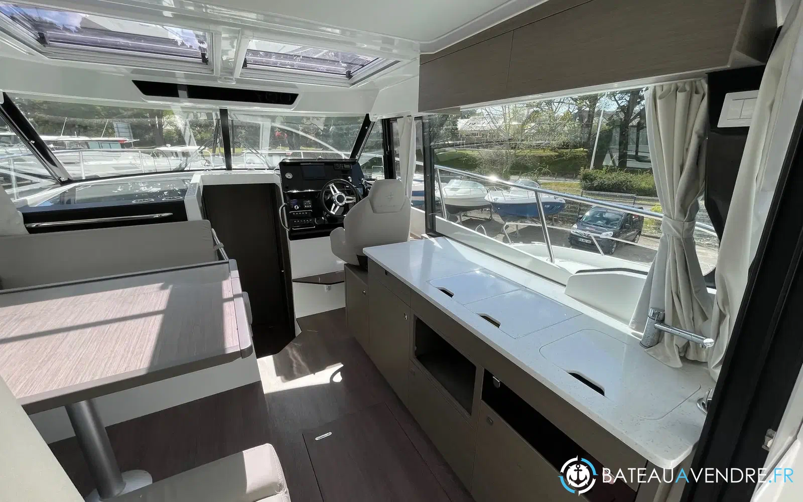 slider 11 Jeanneau Merry Fisher 1095 coupé