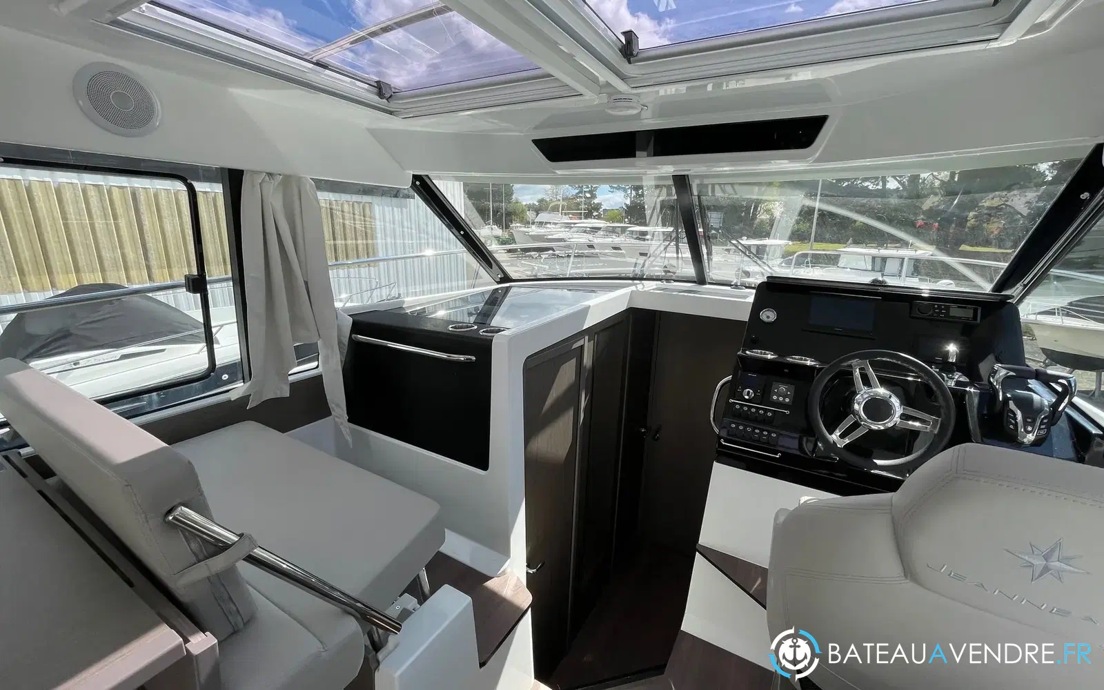 slider 13 Jeanneau Merry Fisher 1095 coupé