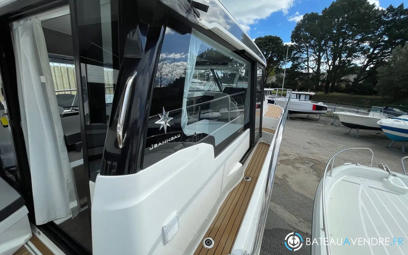 slider 8 Jeanneau Merry Fisher 1095 coupé