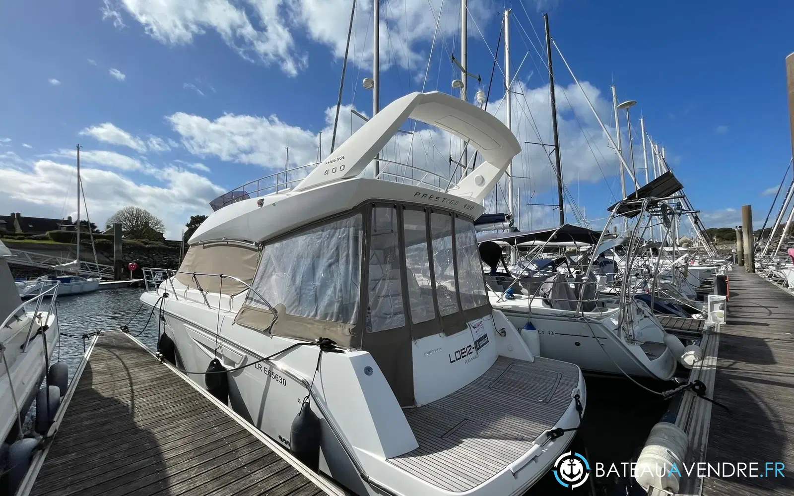 slider 1 Prestige Yachts 400 Fly