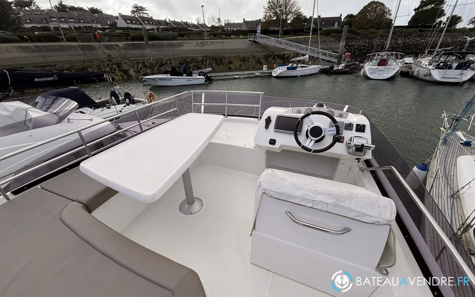slider 7 Prestige Yachts 400 Fly