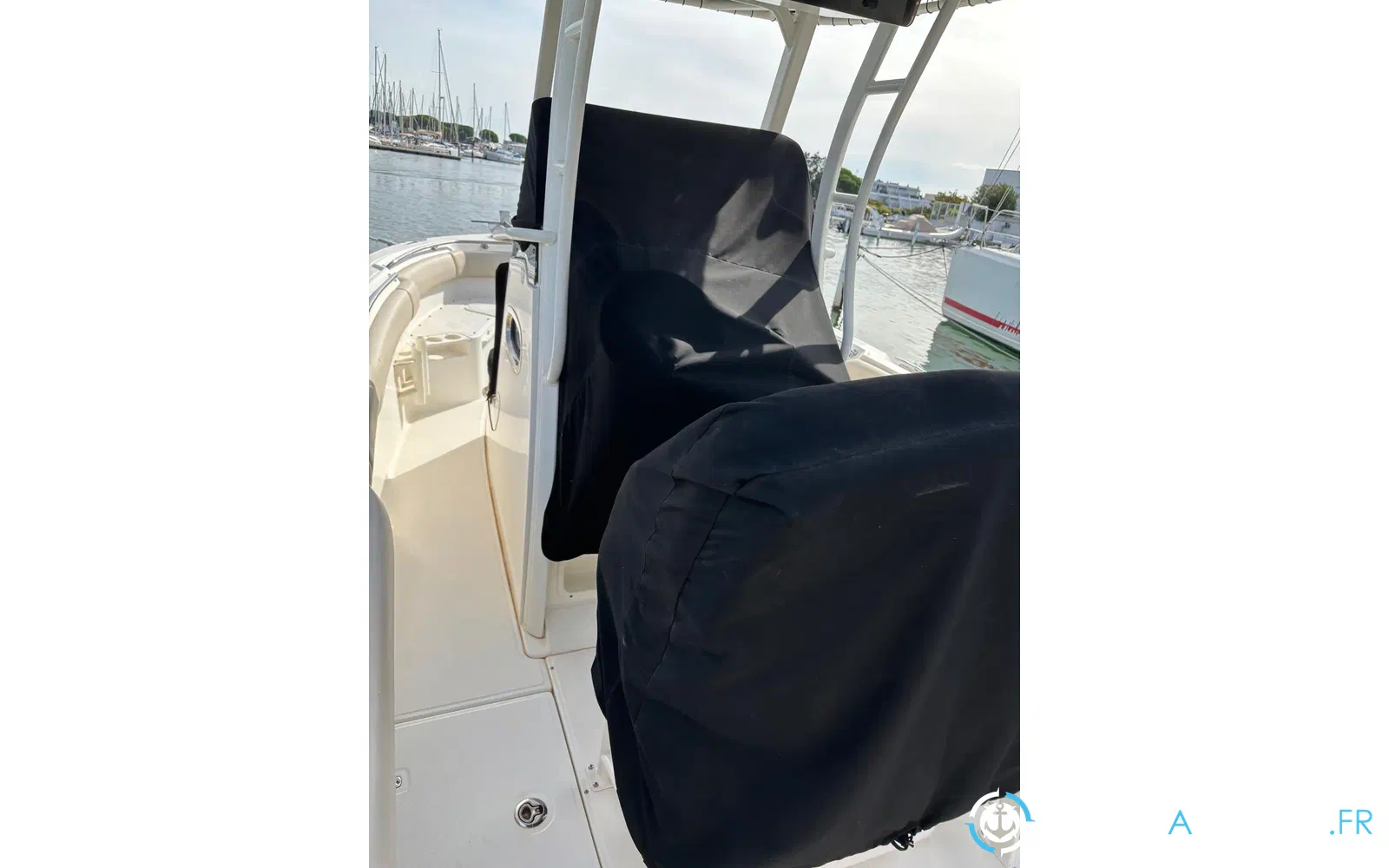 slider 2 Boston Whaler 230 Outrage