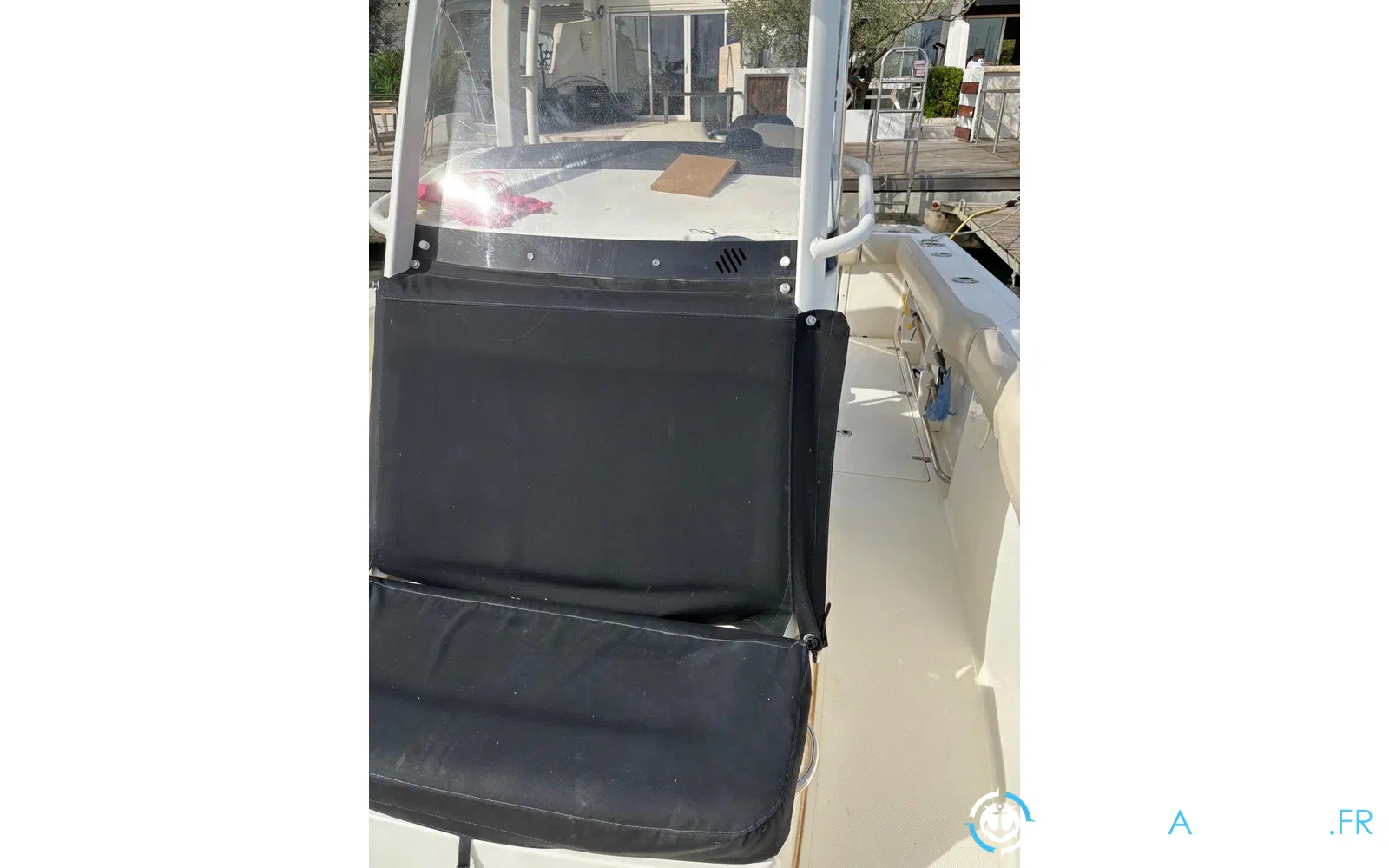 slider 3 Boston Whaler 230 Outrage