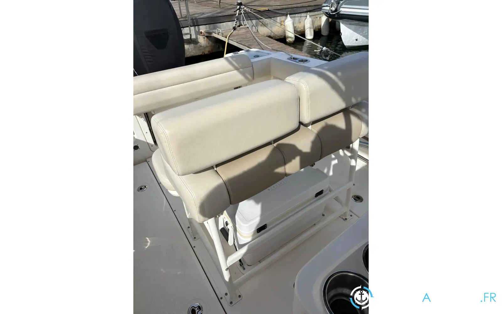 slider 6 Boston Whaler 230 Outrage